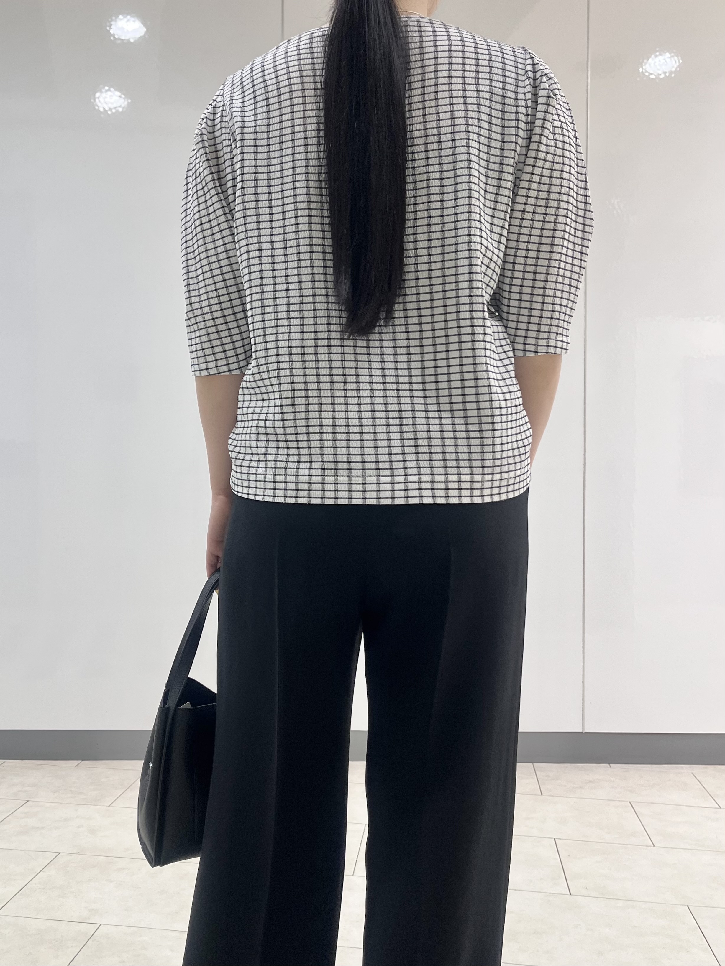 hasuさんの「INDIVI｜【UVケア／吸汗速乾】チェック柄タックボリュームスリーブトップス」を使ったコーディネート