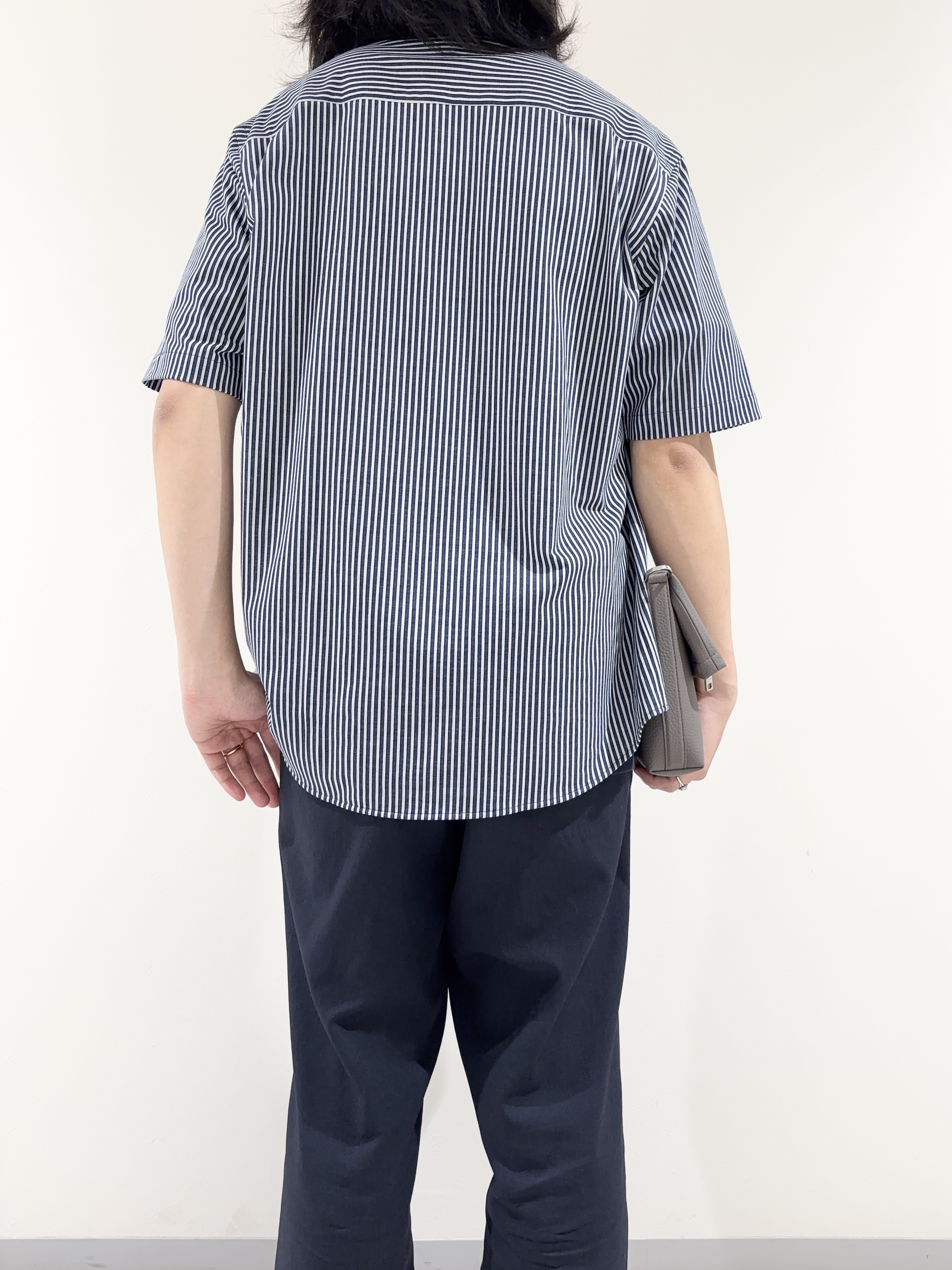 及川さんの「TAKEO KIKUCHI｜【接触冷感】ジャージストライプ シャツ」を使ったコーディネート