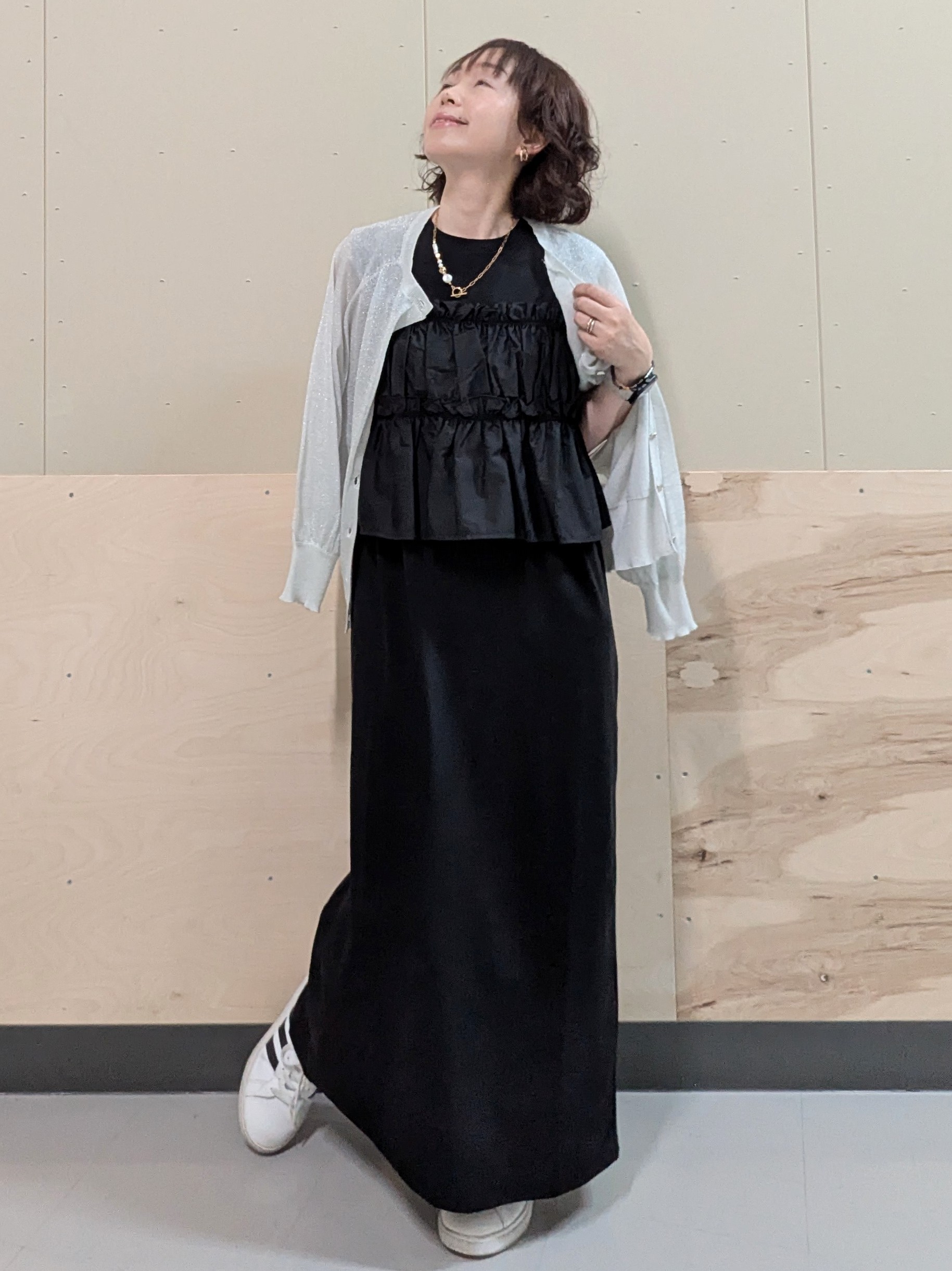 mamさんの「OPAQUE.CLIP｜【接触冷感】シアーラメドルマンショートカーディガン《洗濯機OK》」を使ったコーディネート