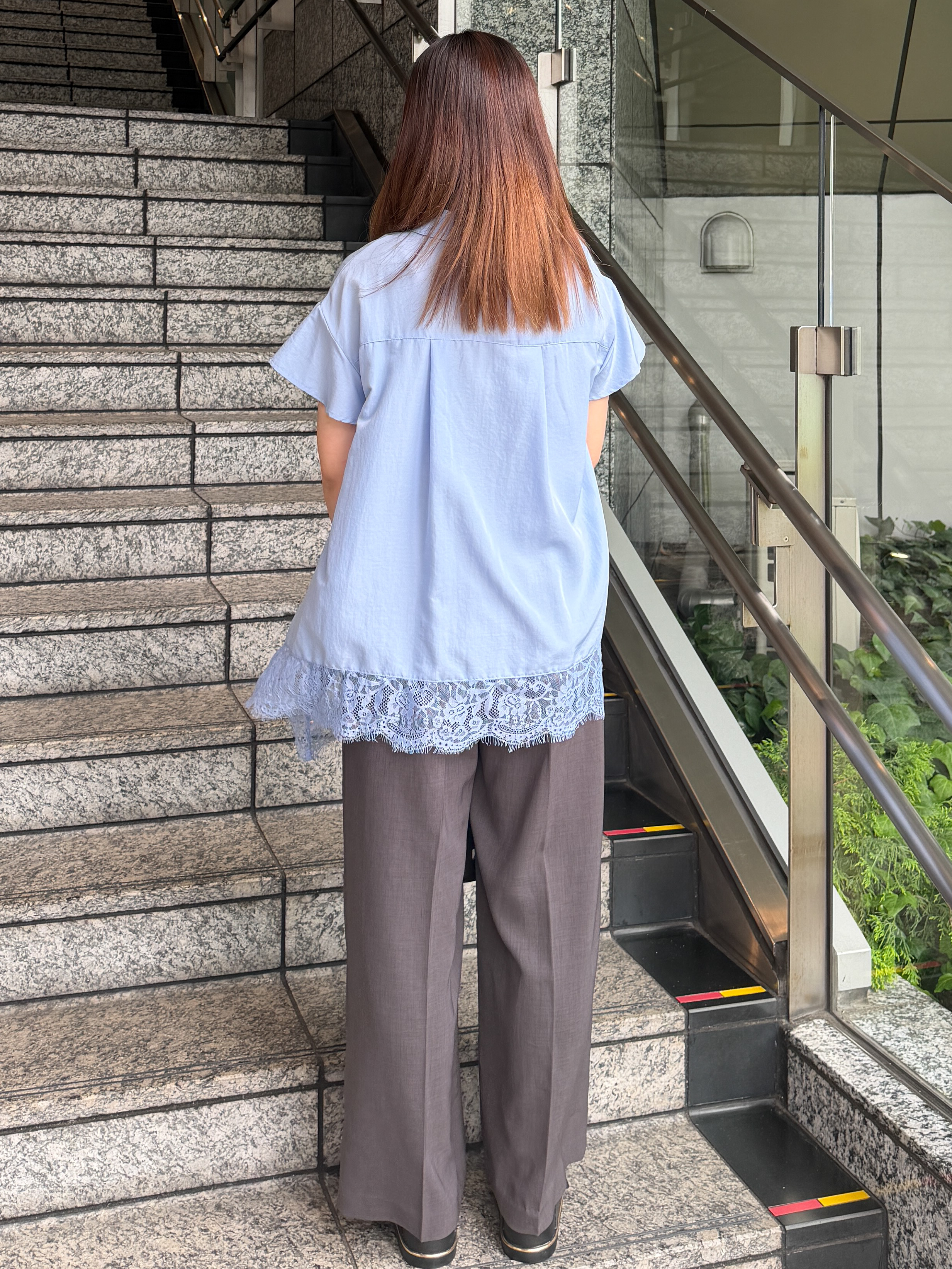 HANNAさんの「OPAQUE.CLIP｜裾レース スキッパーブラウス【洗濯機OK】」を使ったコーディネート