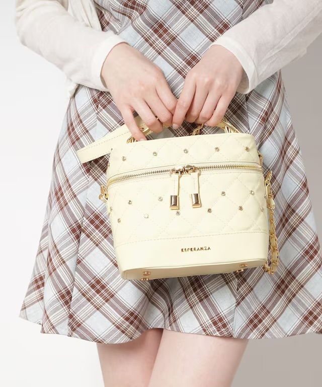 neinaさんの「ESPERANZA｜ビジューバニティバッグ」を使ったコーディネート