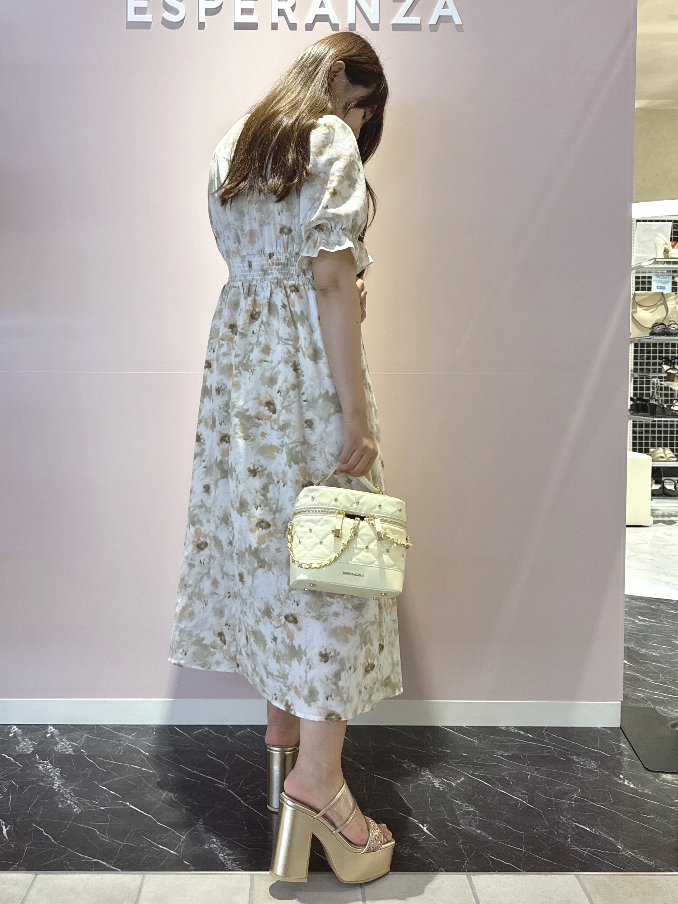 neinaさんの「ESPERANZA｜ビジューバニティバッグ」を使ったコーディネート