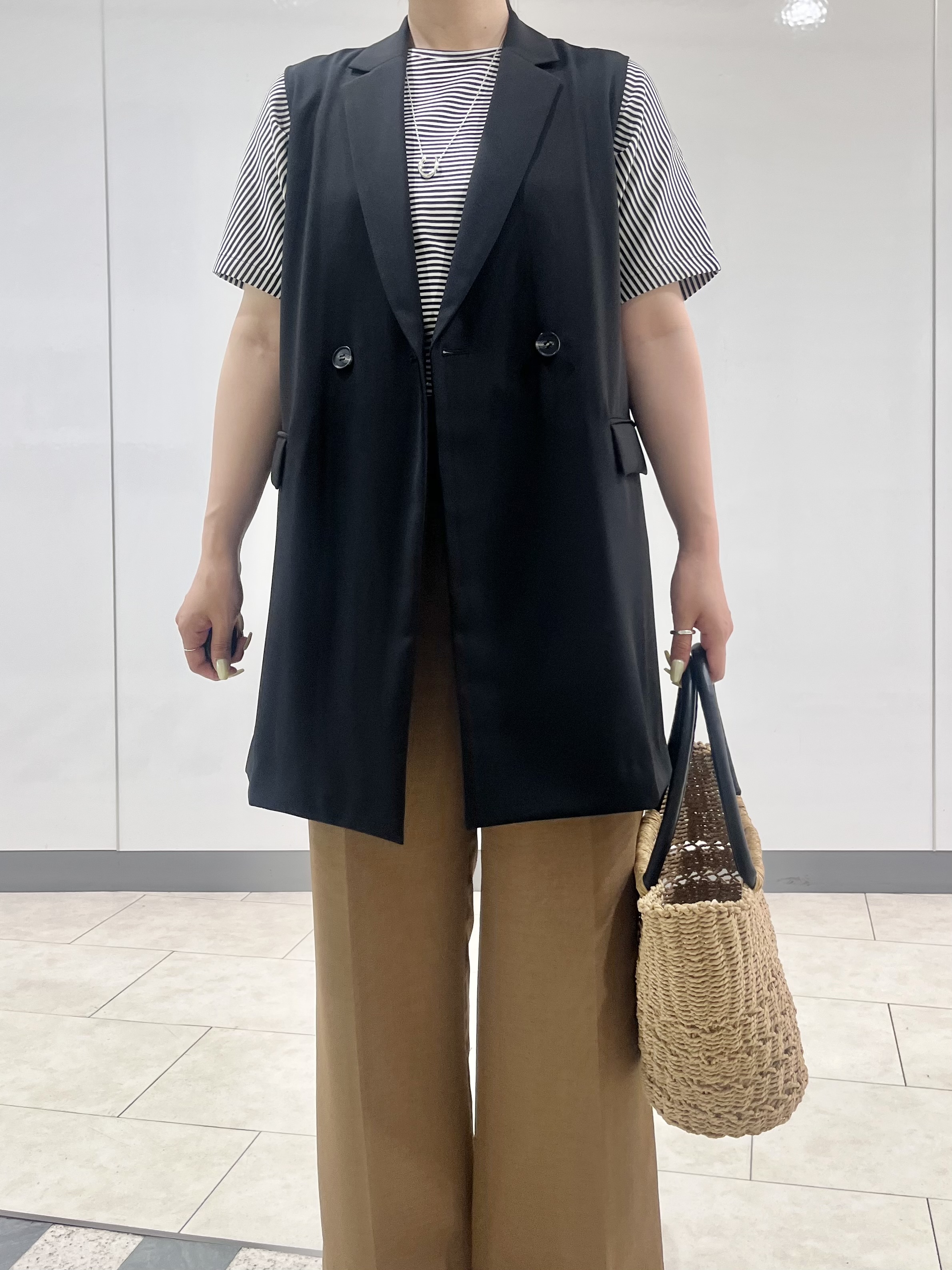 hasuさんの「INDIVI｜【さらに軽く軽快！／着る日傘】颯爽ジレジャケット」を使ったコーディネート