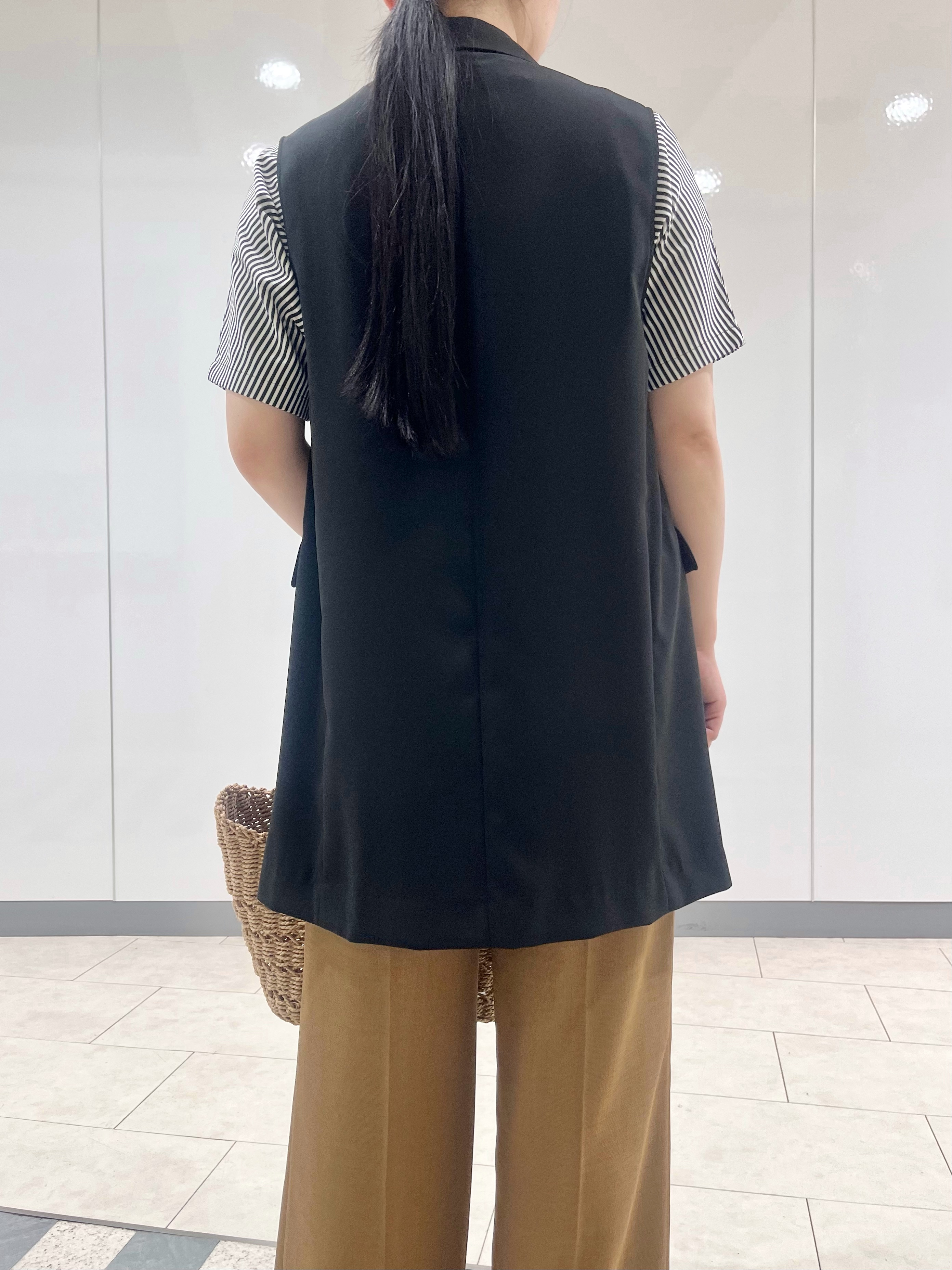 hasuさんの「INDIVI｜【さらに軽く軽快！／着る日傘】颯爽ジレジャケット」を使ったコーディネート