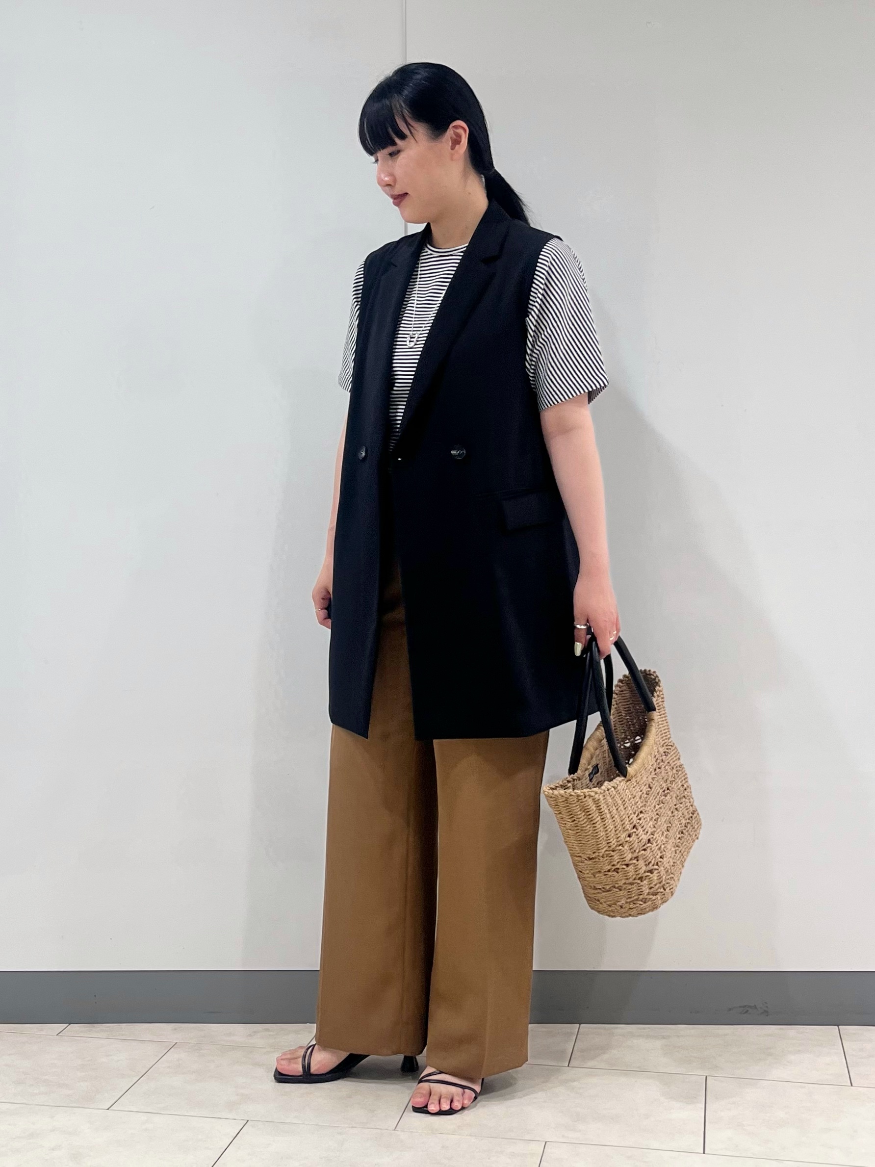 hasuさんの「INDIVI｜【さらに軽く軽快！／着る日傘】颯爽ジレジャケット」を使ったコーディネート