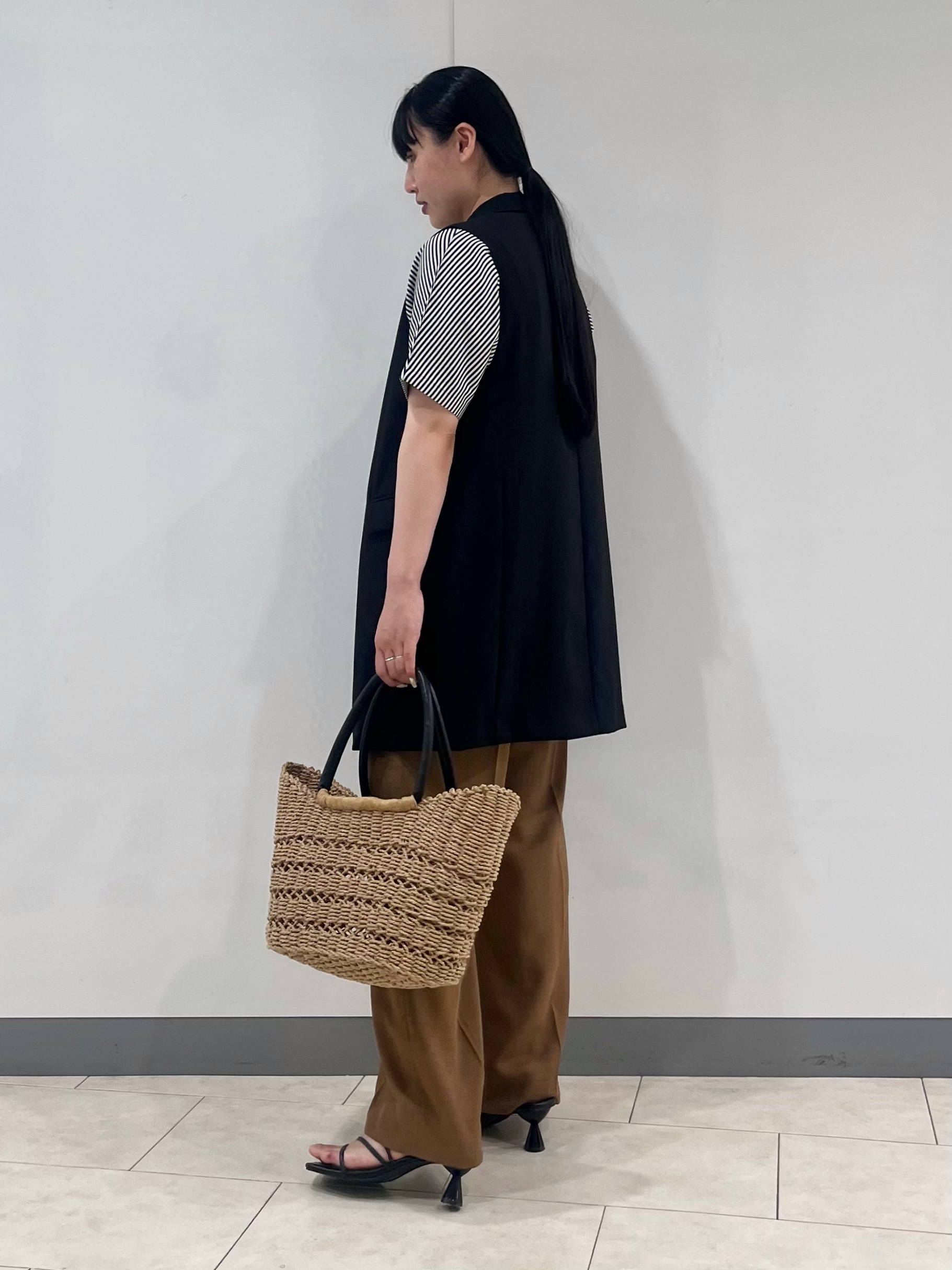 hasuさんの「INDIVI｜【さらに軽く軽快！／着る日傘】颯爽ジレジャケット」を使ったコーディネート