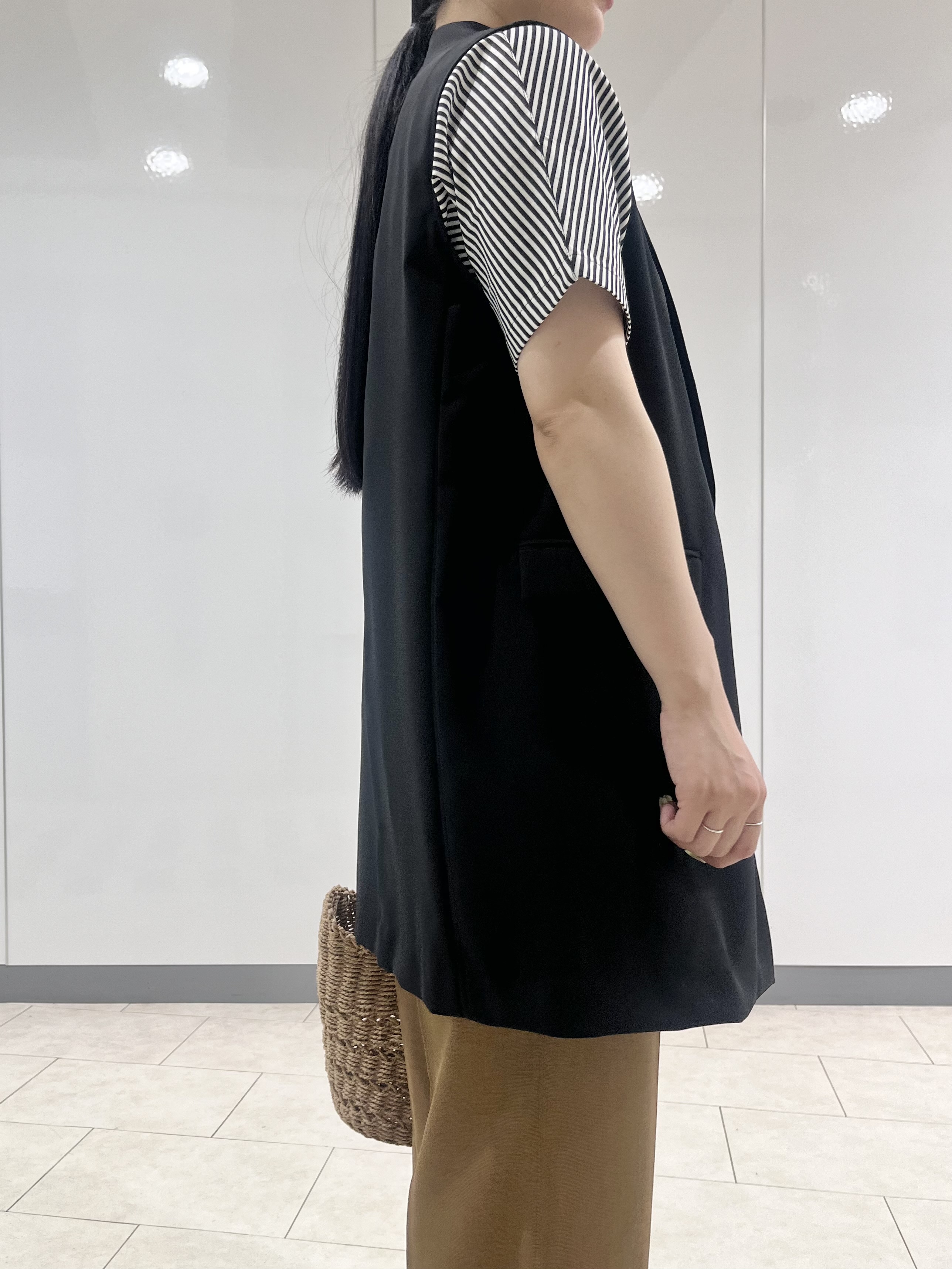 hasuさんの「INDIVI｜【さらに軽く軽快！／着る日傘】颯爽ジレジャケット」を使ったコーディネート