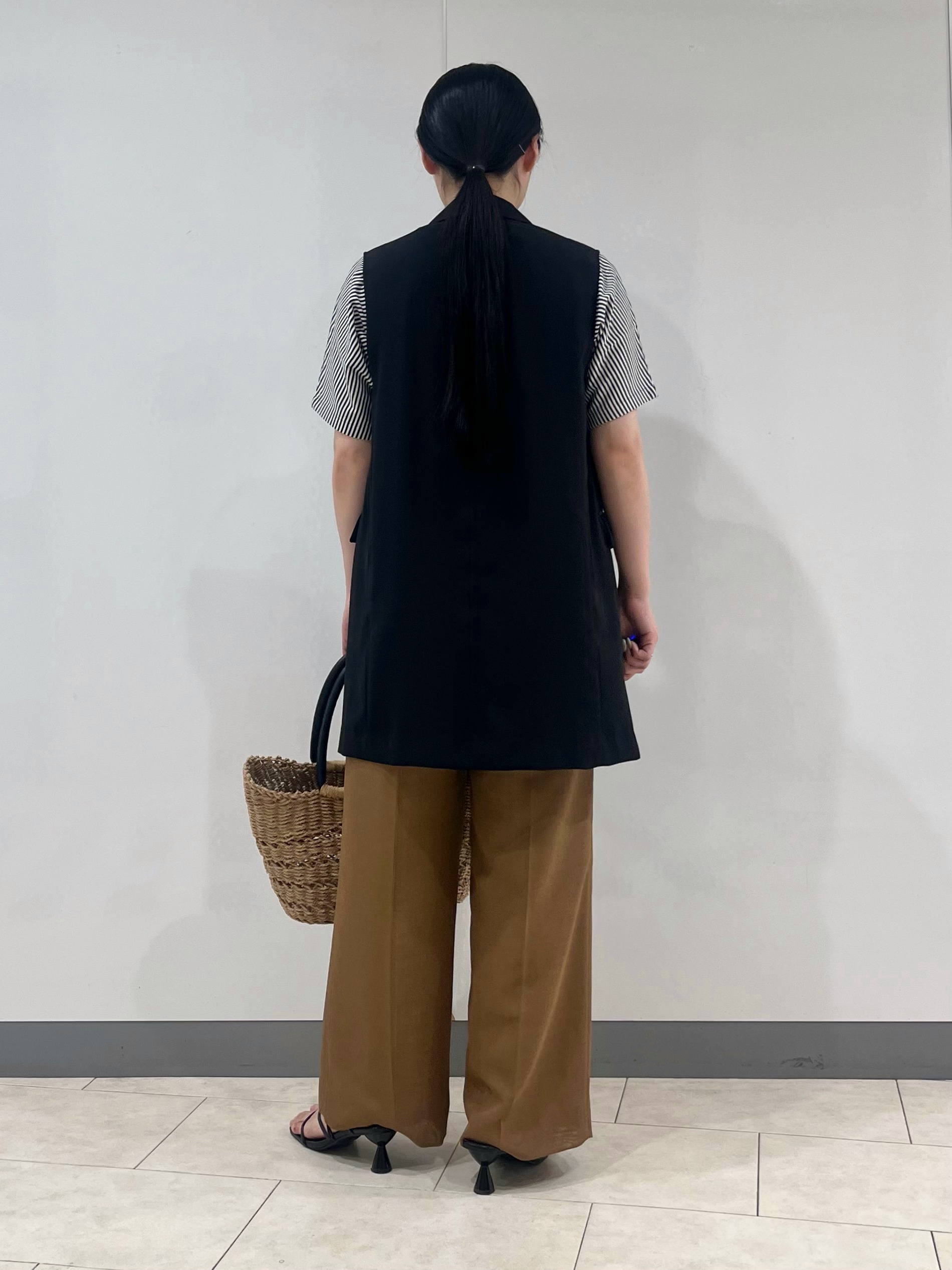 hasuさんの「INDIVI｜【さらに軽く軽快！／着る日傘】颯爽ジレジャケット」を使ったコーディネート