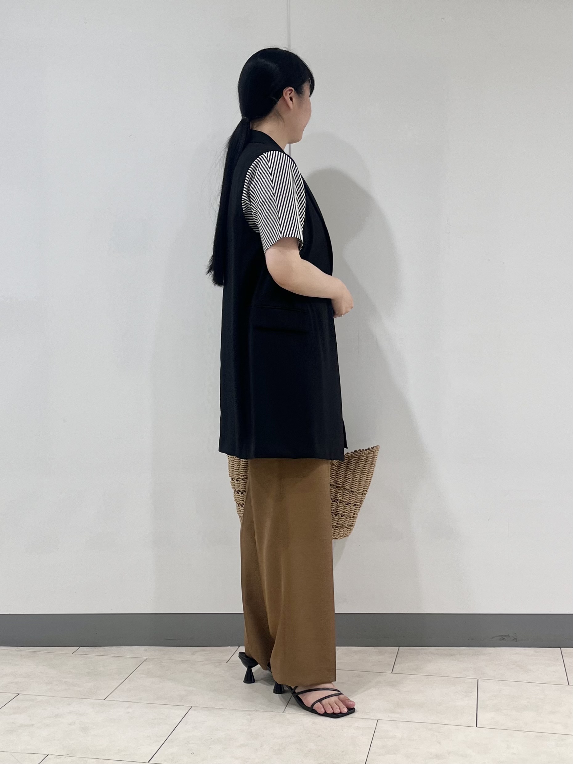 hasuさんの「INDIVI｜【さらに軽く軽快！／着る日傘】颯爽ジレジャケット」を使ったコーディネート