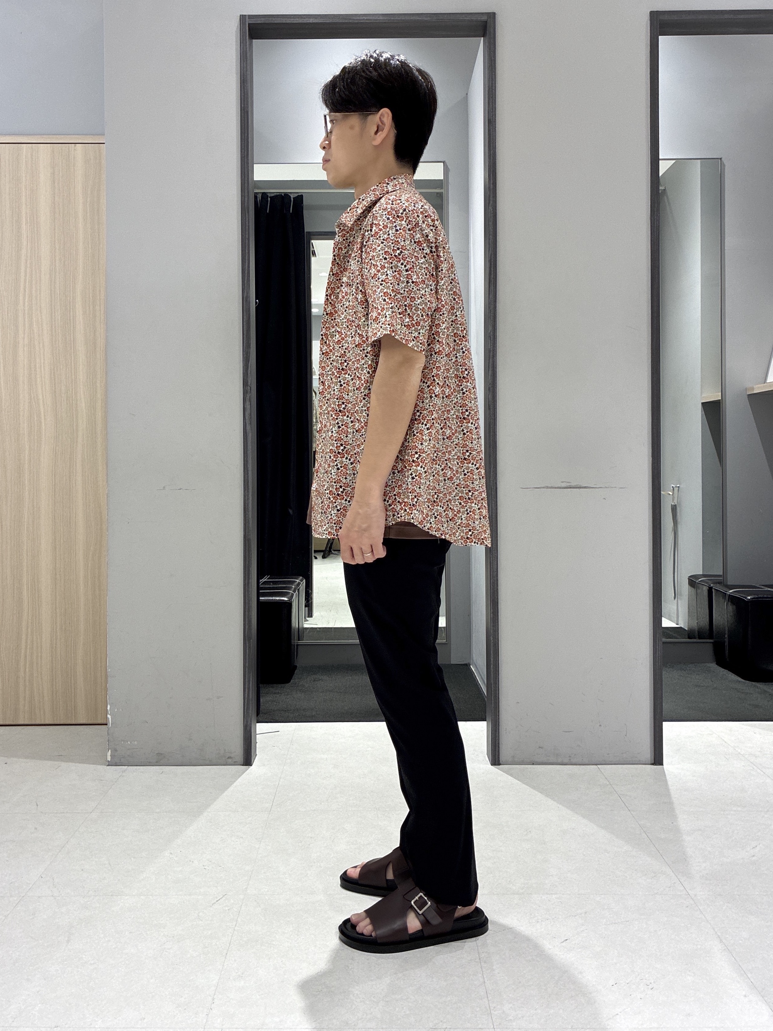わいずみさんの「TAKEO KIKUCHI｜リップル小花シャツ」を使ったコーディネート