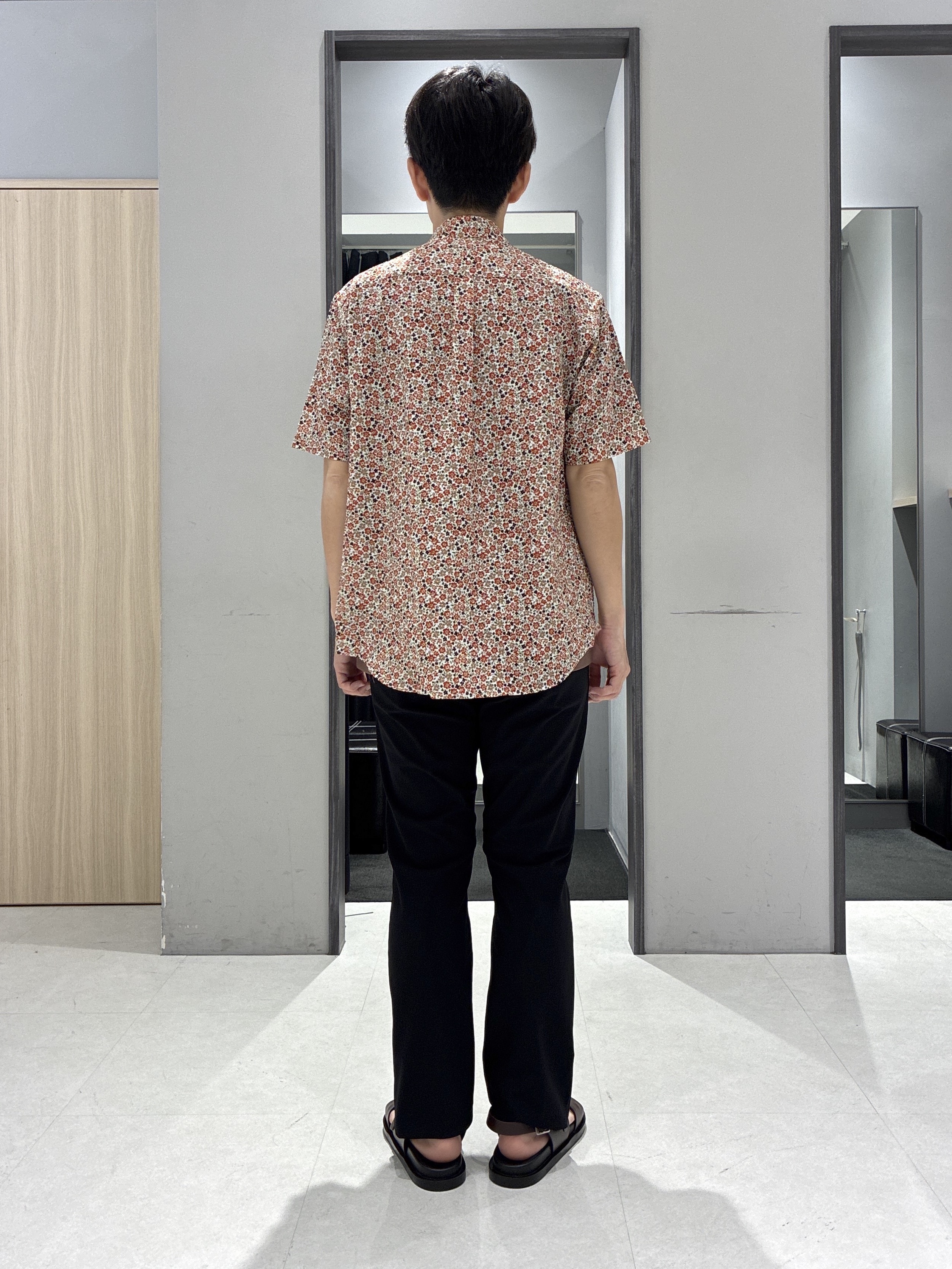 わいずみさんの「TAKEO KIKUCHI｜リップル小花シャツ」を使ったコーディネート