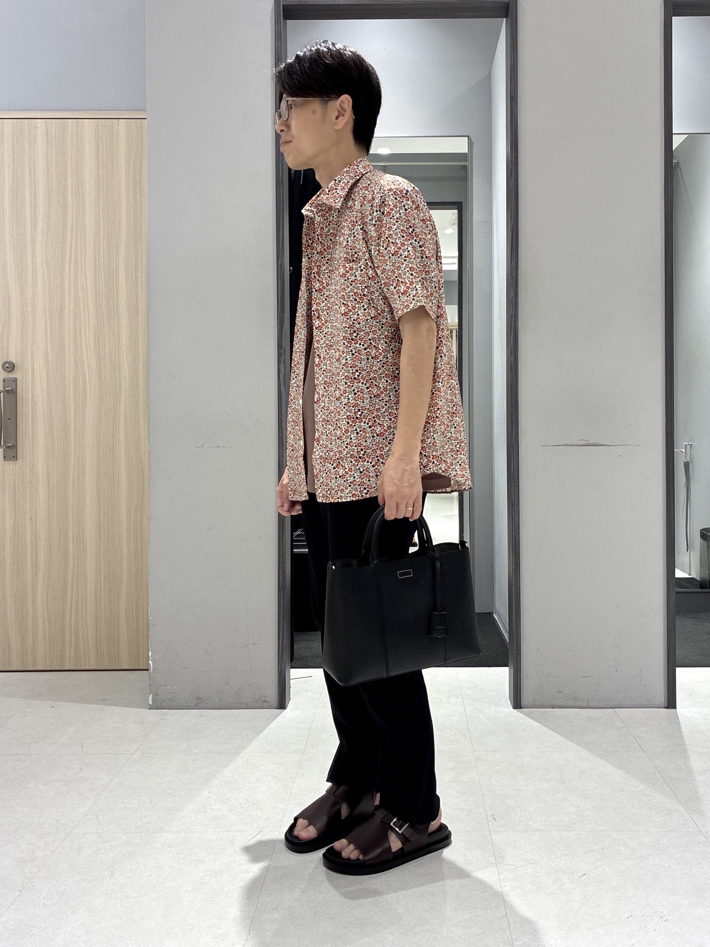 わいずみさんの「TAKEO KIKUCHI｜リップル小花シャツ」を使ったコーディネート