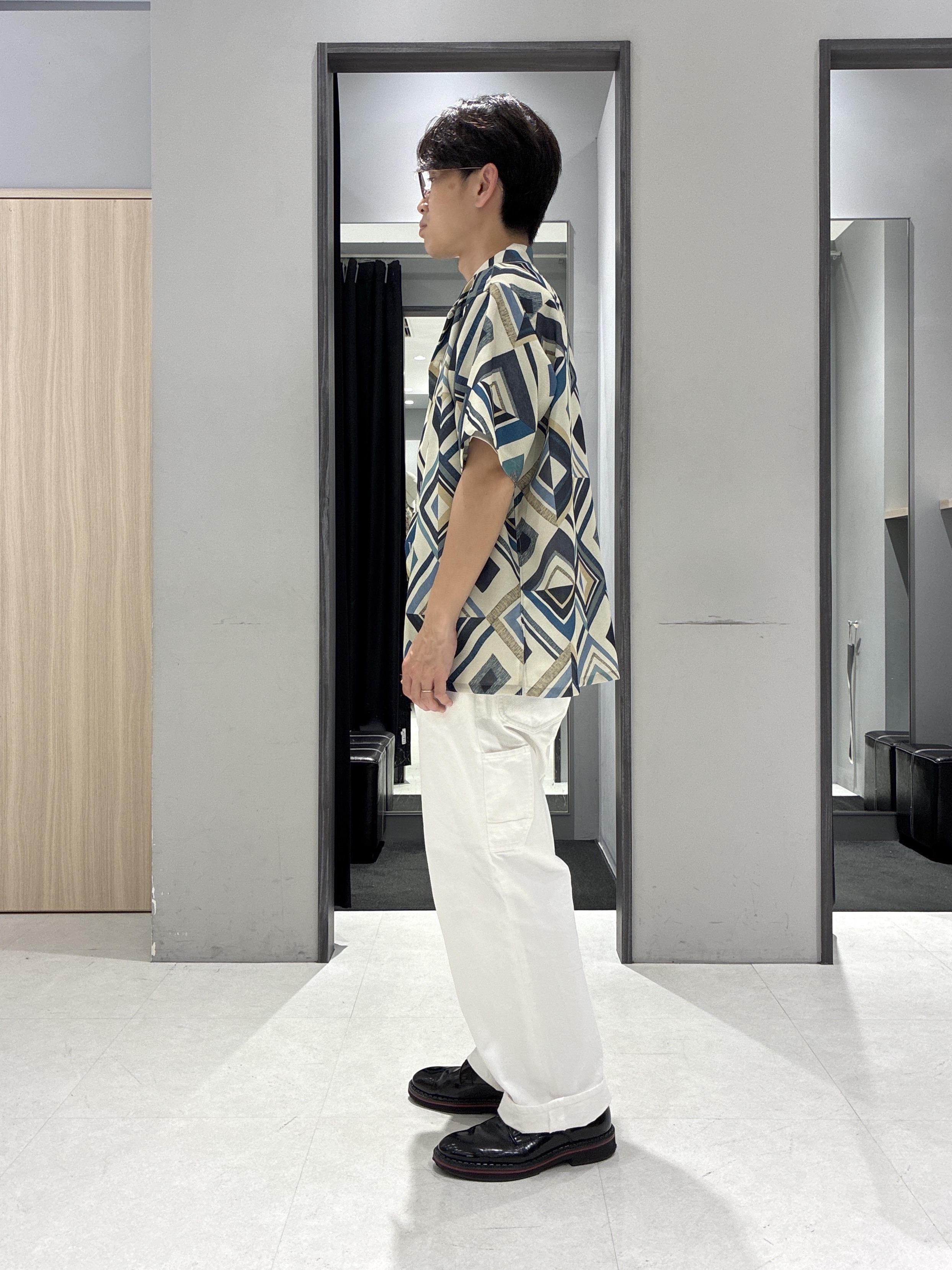 わいずみさんの「TAKEO KIKUCHI｜【吸汗速乾】タイル柄プリント 半袖シャツ」を使ったコーディネート