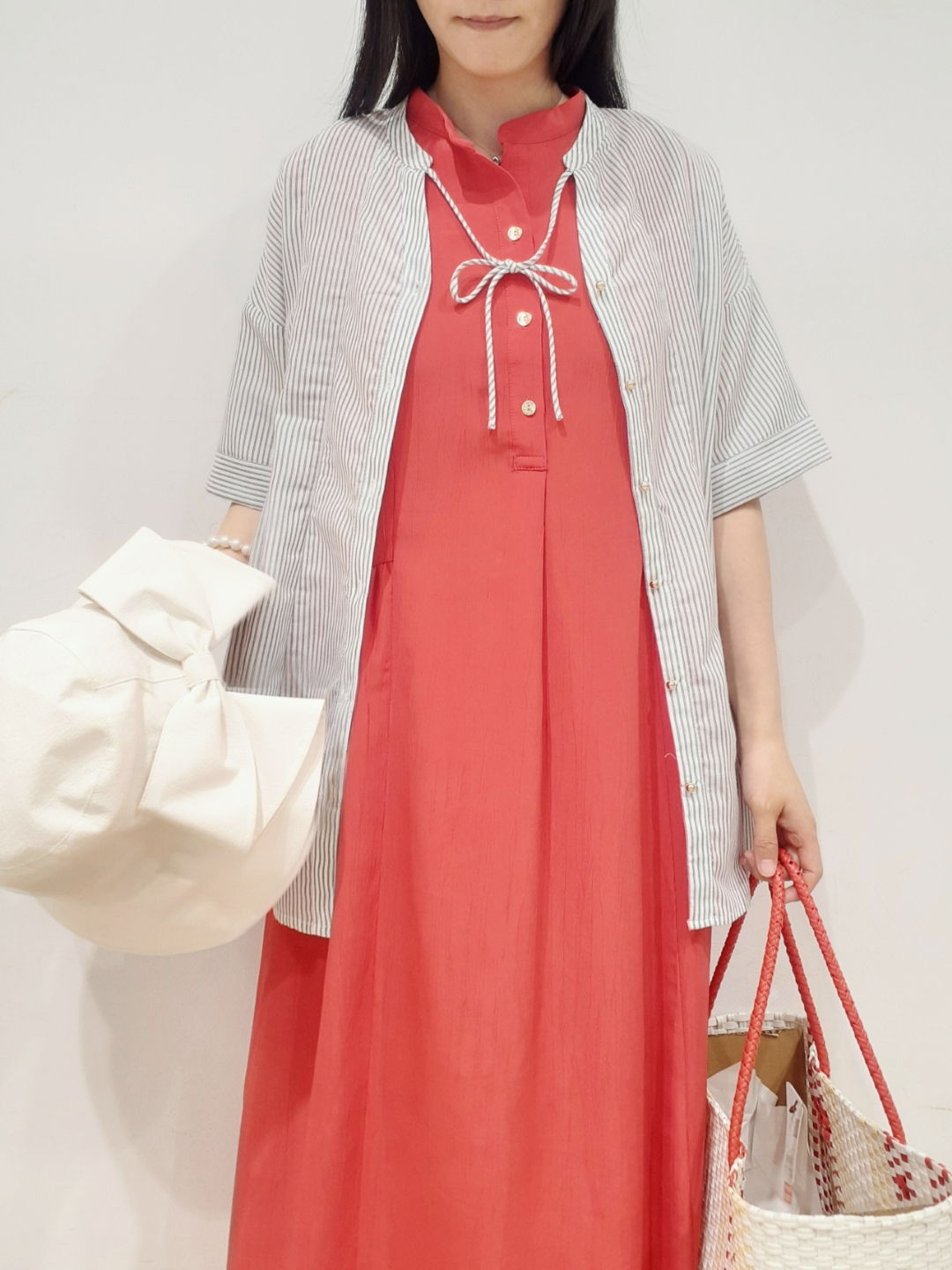 にこさんの「grove｜【洗濯機OK・ひんやり】さらっと軽やか、夏のフレアシャツ」を使ったコーディネート