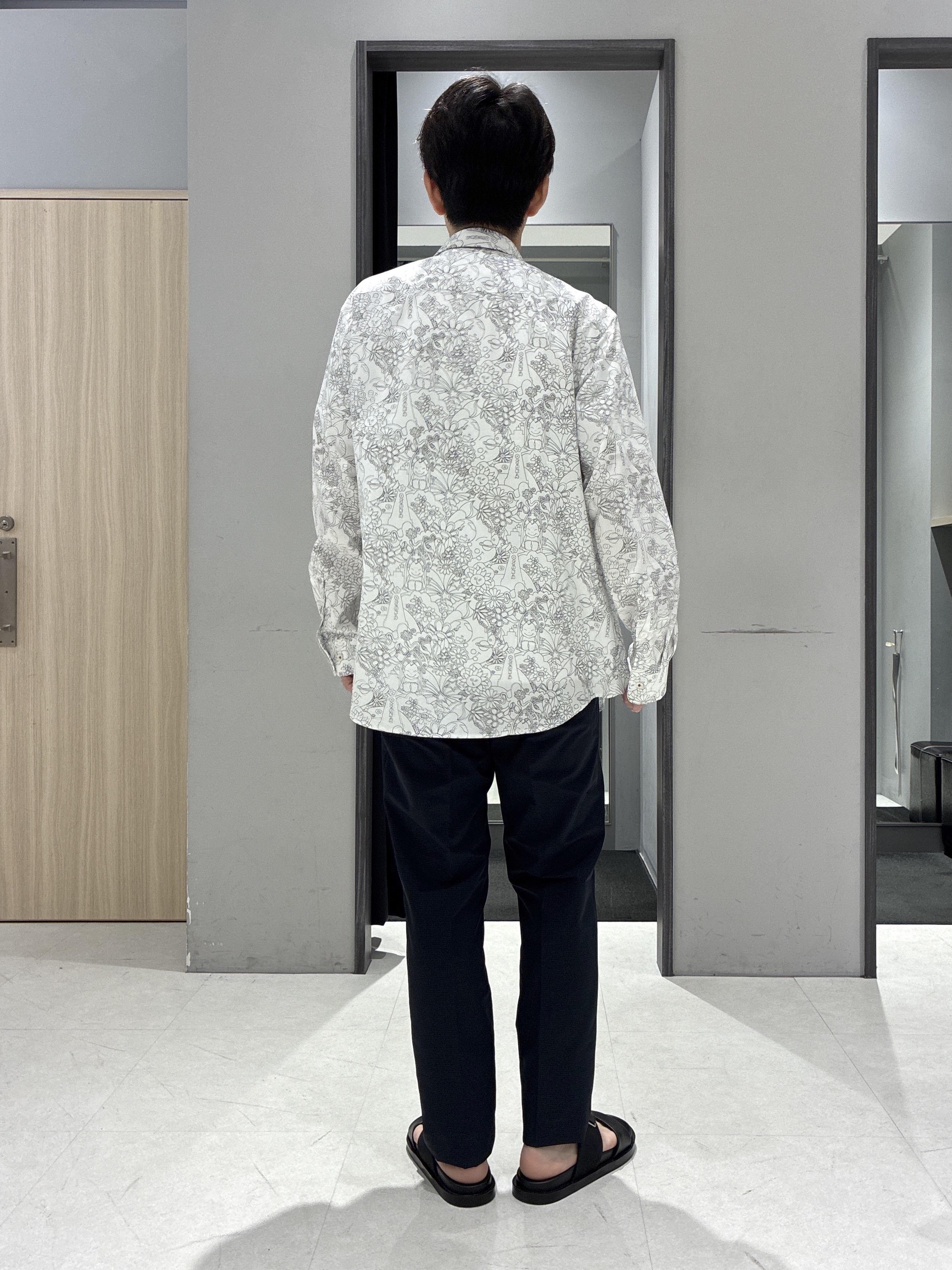 わいずみさんの「TAKEO KIKUCHI｜【BOWLER HAT LABEL】ビリケンプリント 長袖シャツ」を使ったコーディネート
