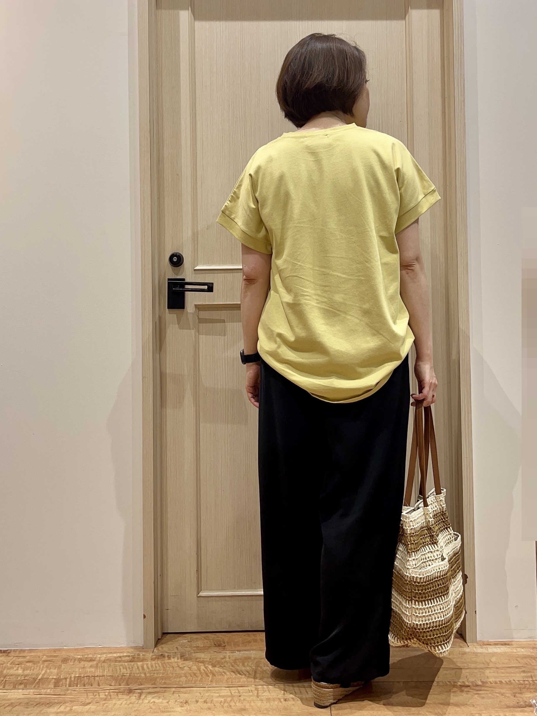 fukuiさんの「SHOO･LA･RUE｜【汗じみ防止/ひんやり/S-LL】インせず着られる 刺繍ロゴTシャツ」を使ったコーディネート