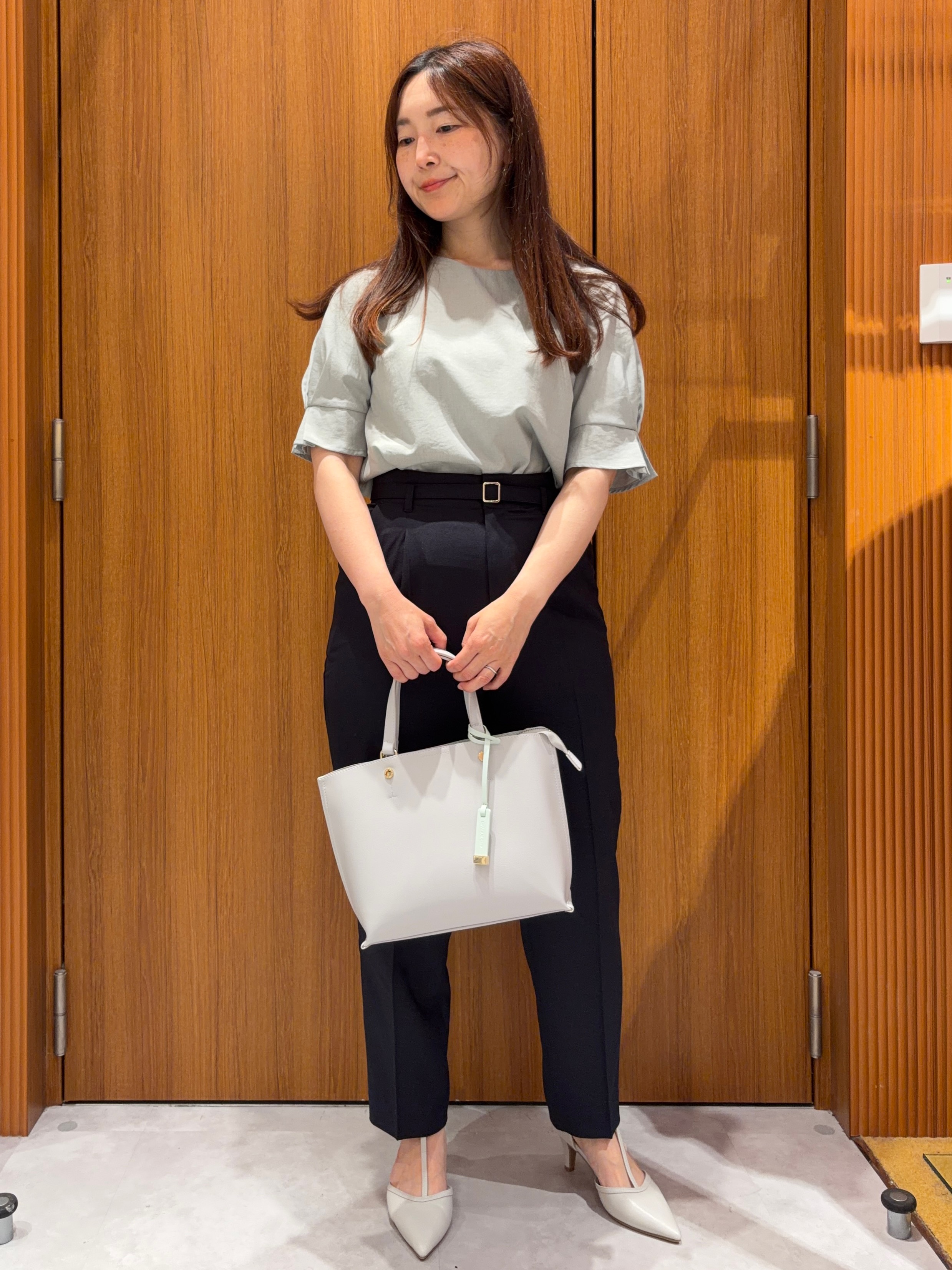 アスカさんの「index｜【接触冷感】タックパフスリーブブラウス《吸水速乾／防シワ／洗濯機OK／XS～3L／6col》」を使ったコーディネート