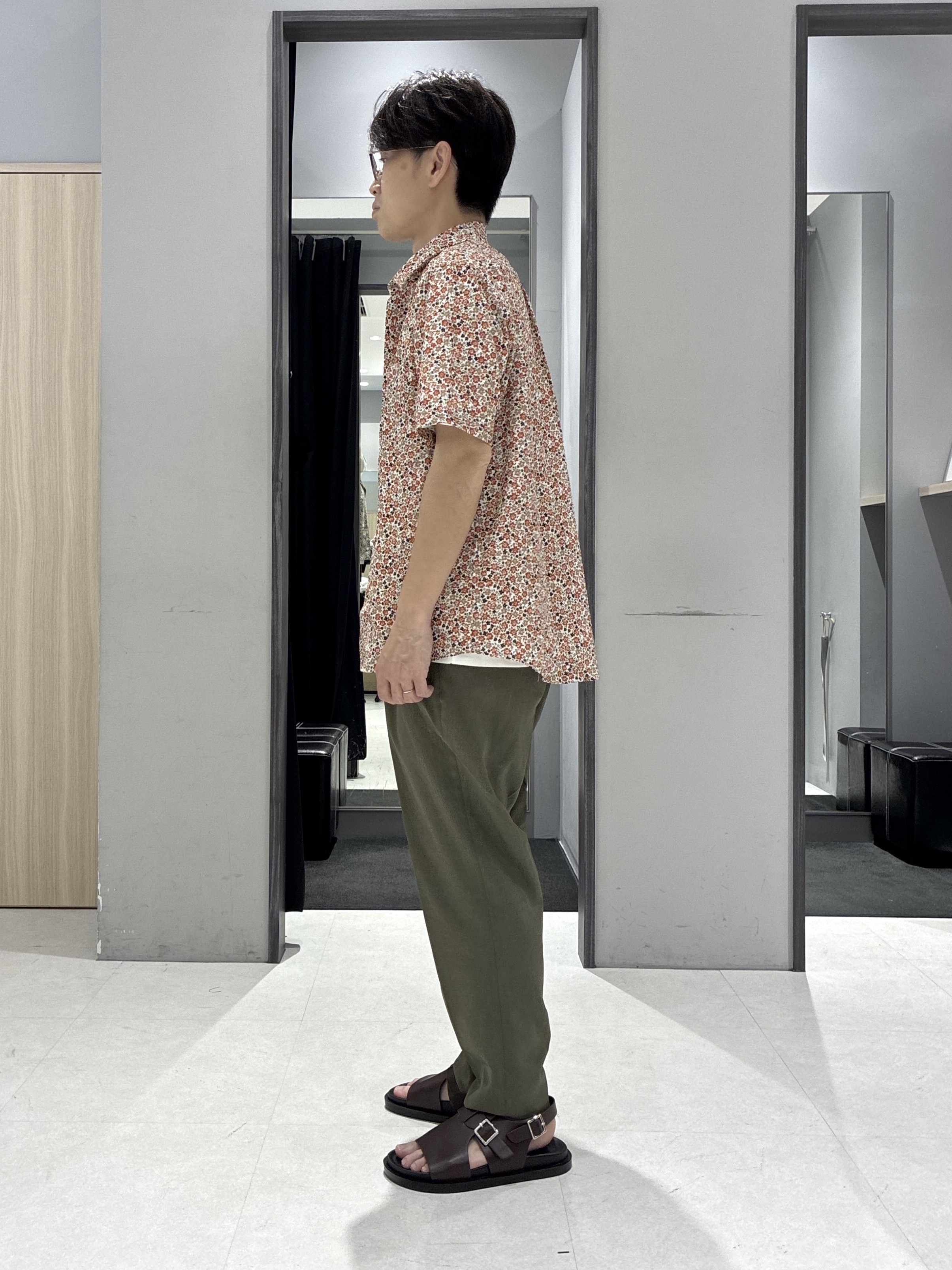 わいずみさんの「TAKEO KIKUCHI｜リップル小花シャツ」を使ったコーディネート