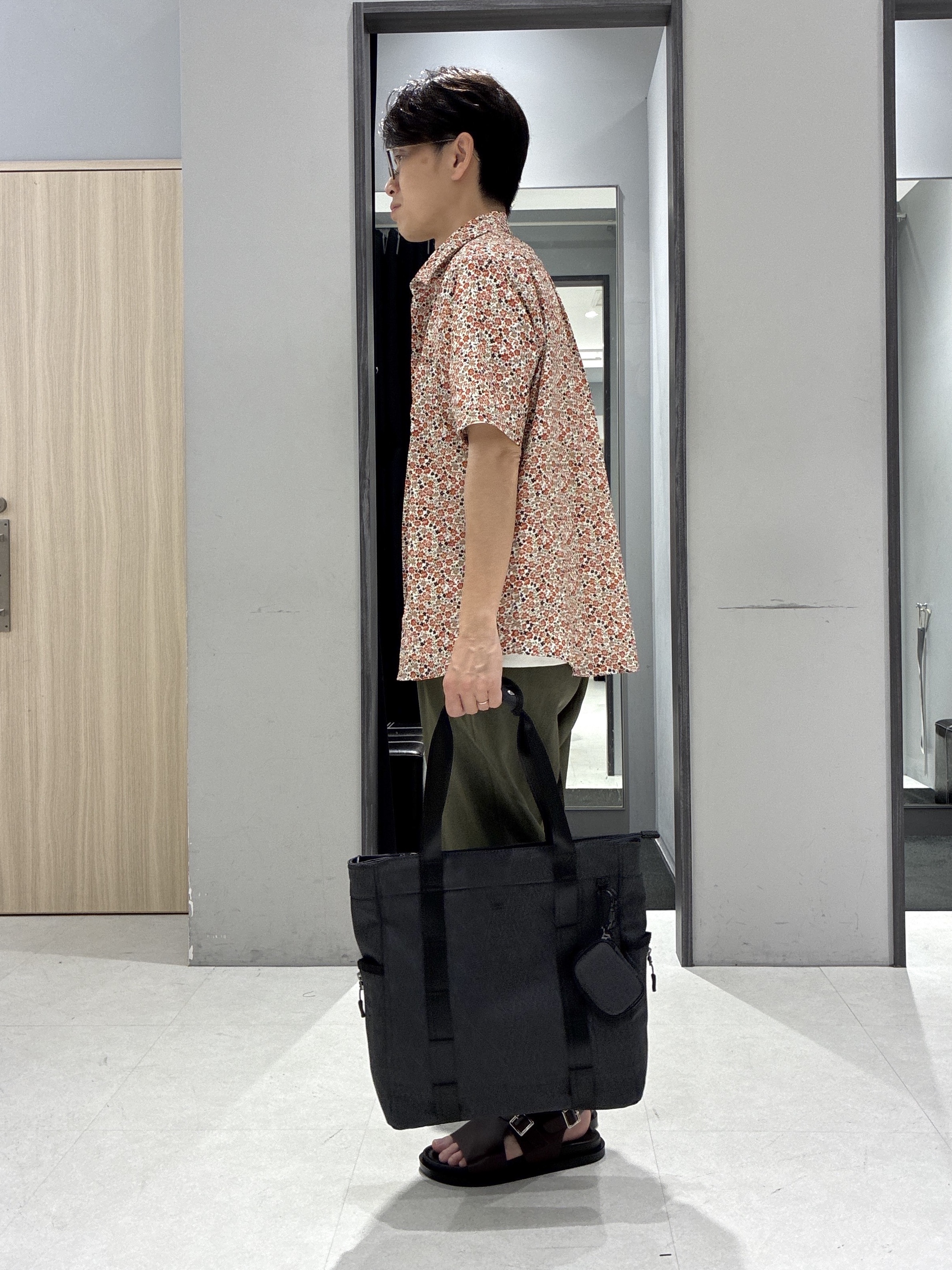 わいずみさんの「TAKEO KIKUCHI｜リップル小花シャツ」を使ったコーディネート