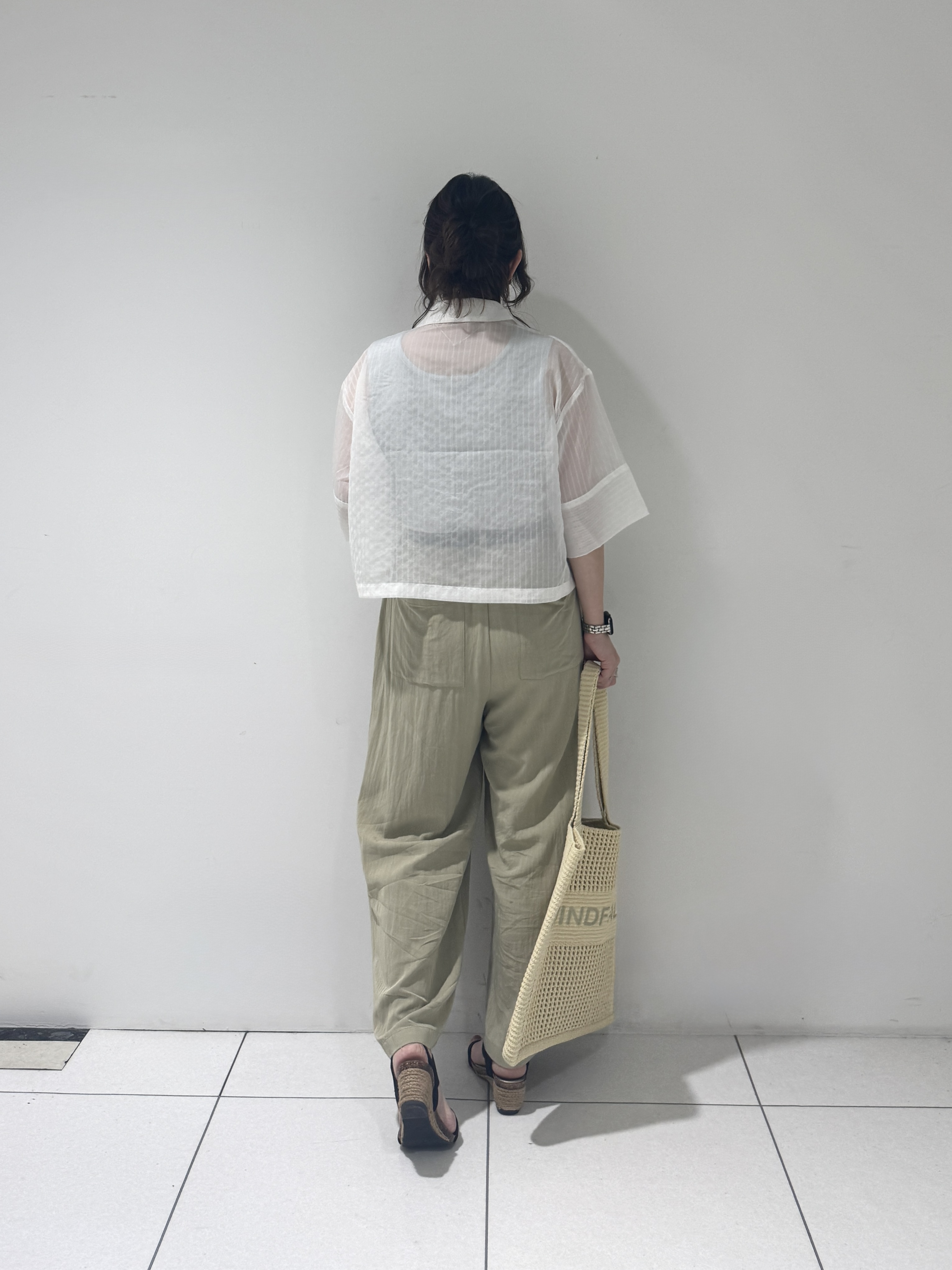 そんさんの「INDIVI｜ボックスシルエットシアーシャツ【接触冷感】」を使ったコーディネート