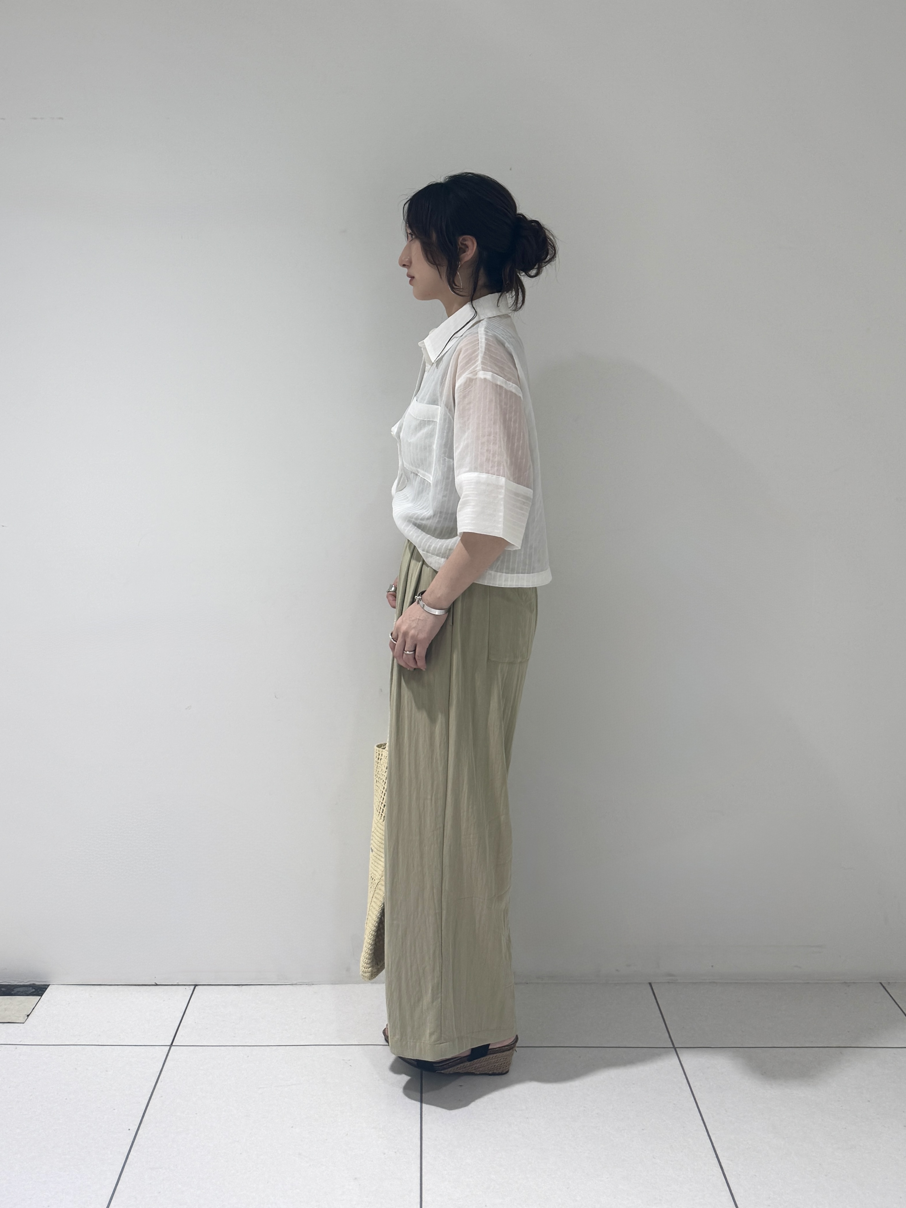 そんさんの「INDIVI｜ボックスシルエットシアーシャツ【接触冷感】」を使ったコーディネート