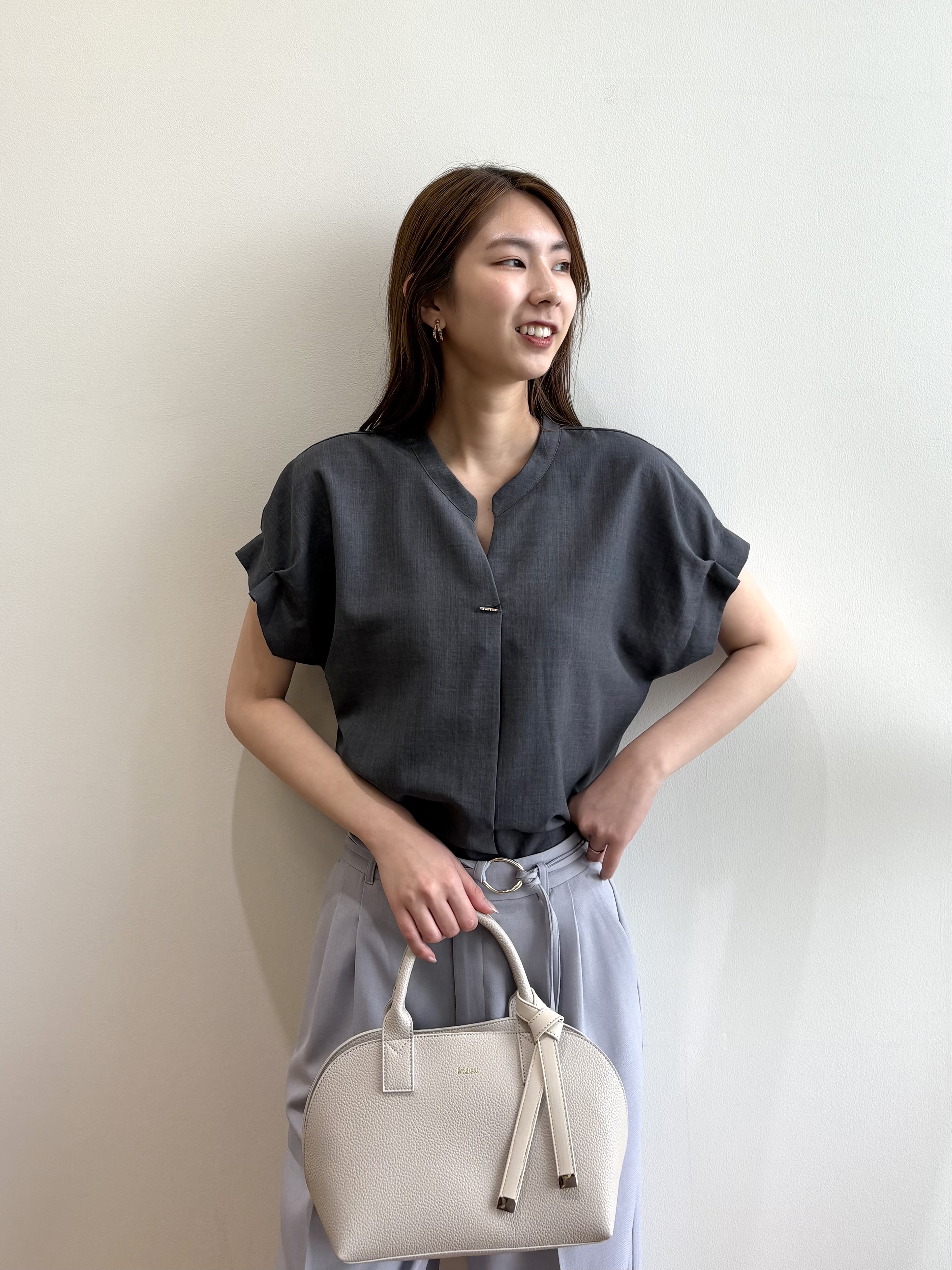 めぐさんの「index｜【接触冷感／吸水速乾】タックスキッパーブラウス《防シワ／イージーアイロン／洗濯機OK／9col》」を使ったコーディネート