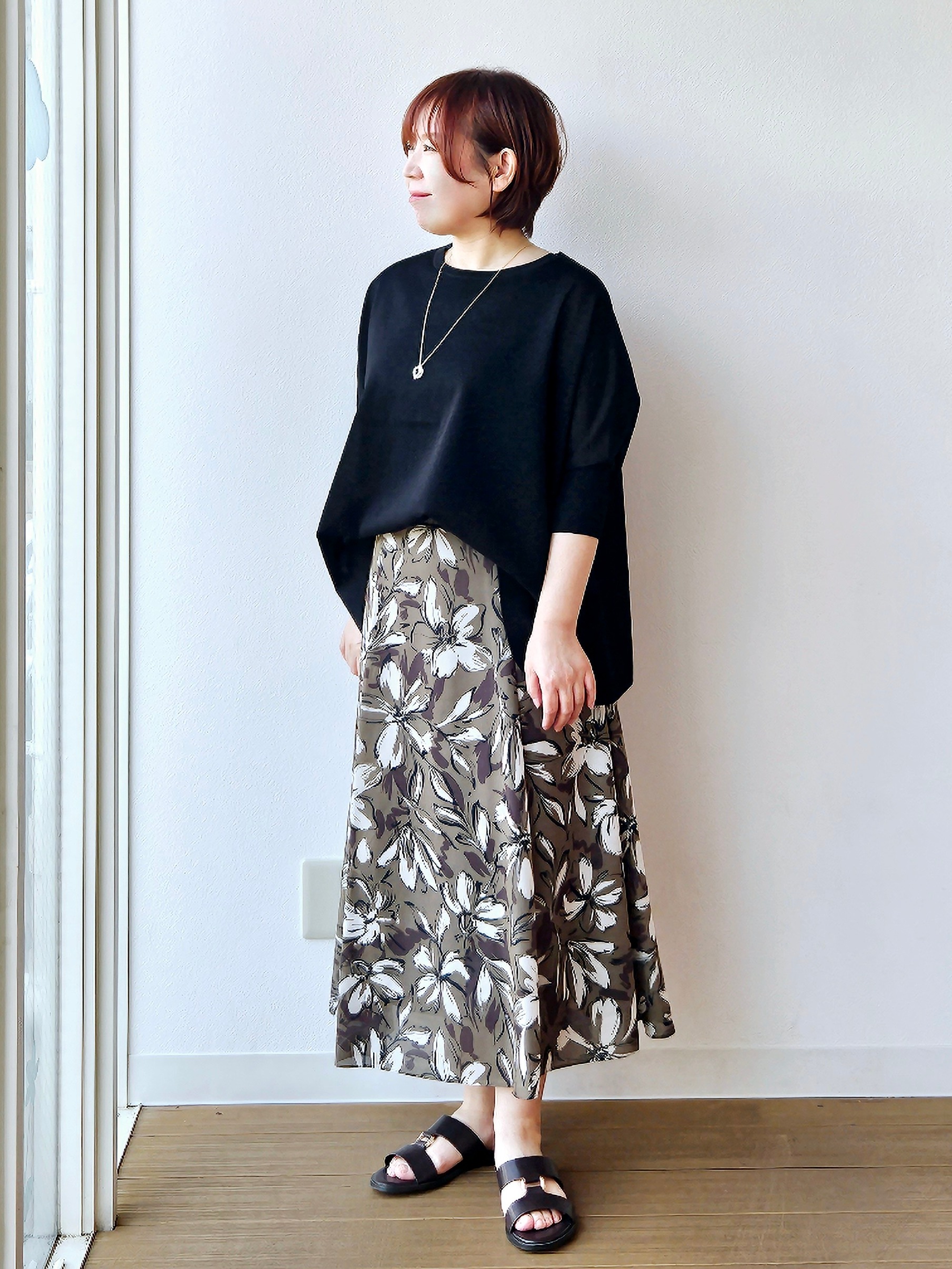やじまさんの「UNTITLED｜【アンサンブル可/洗える】シアーレーヨンニット」を使ったコーディネート