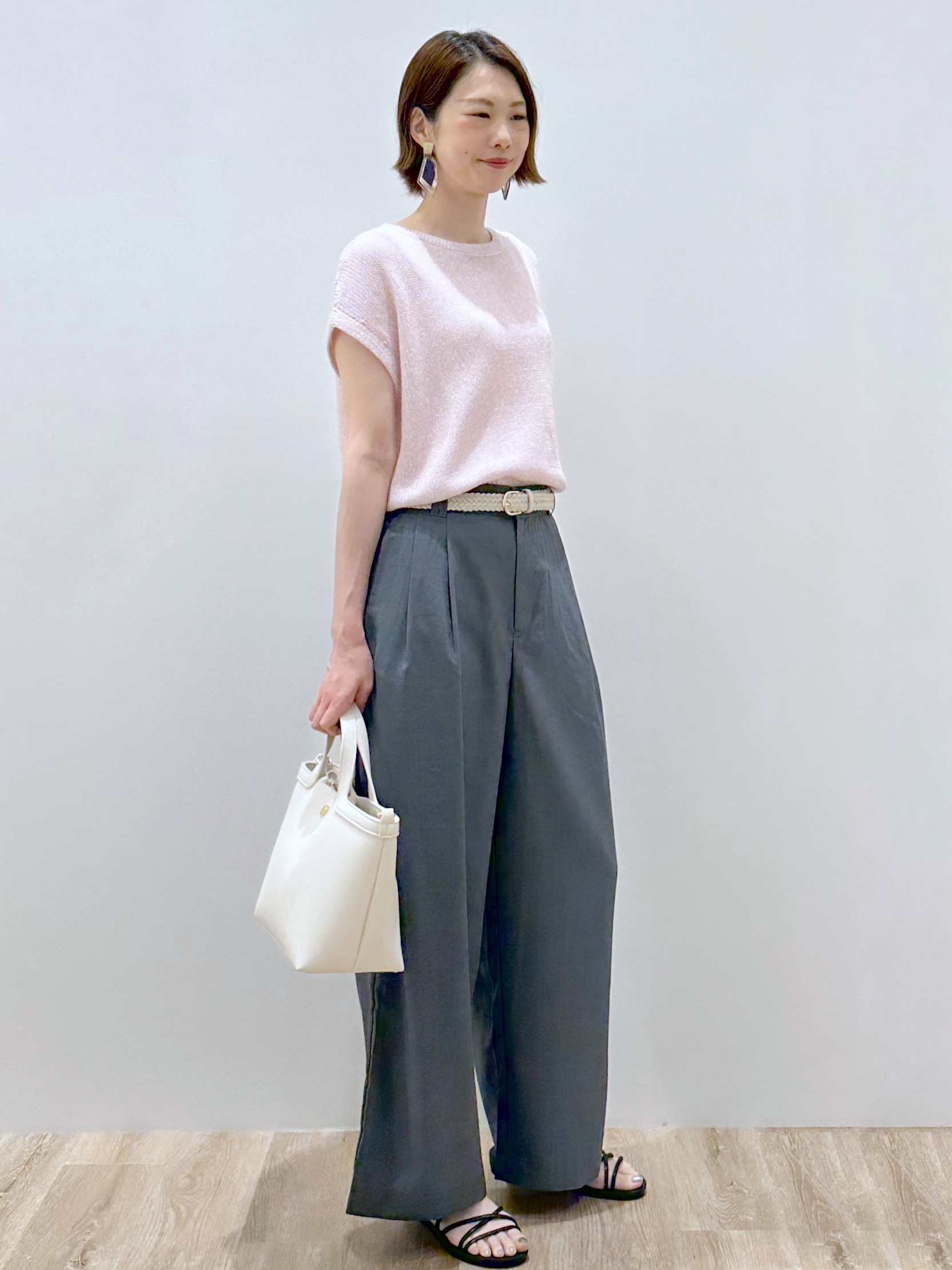 yurieさんの「OPAQUE.CLIP｜ラメメッシュ フレンチスリーブニット【洗濯機OK】」を使ったコーディネート