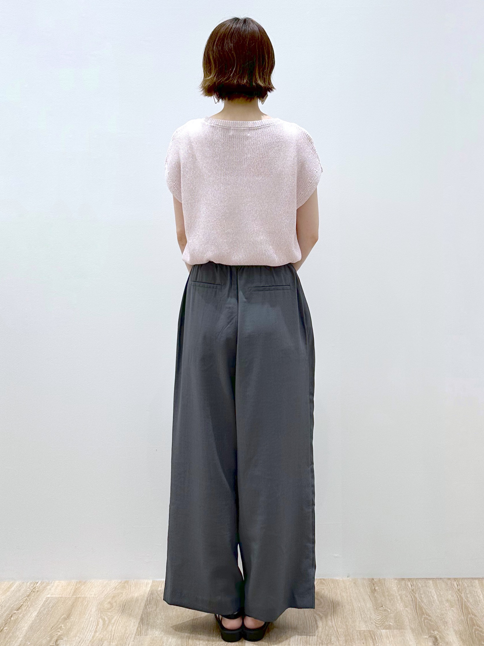 yurieさんの「OPAQUE.CLIP｜ラメメッシュ フレンチスリーブニット【洗濯機OK】」を使ったコーディネート