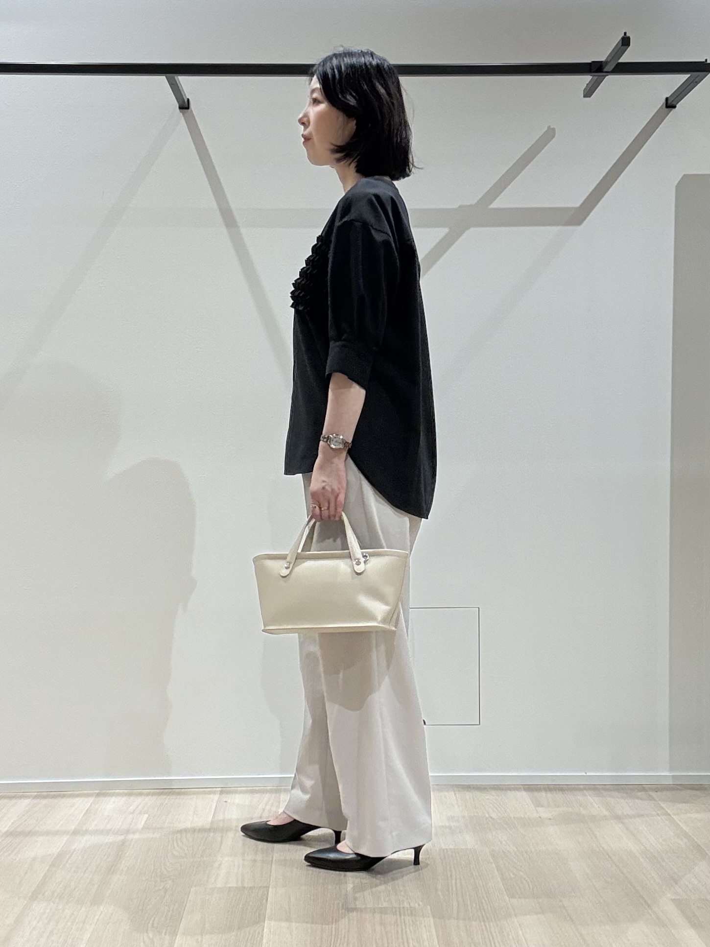 yさんの「UNTITLED｜【接触冷感/通気性/洗える】フロントフリルブラウス」を使ったコーディネート