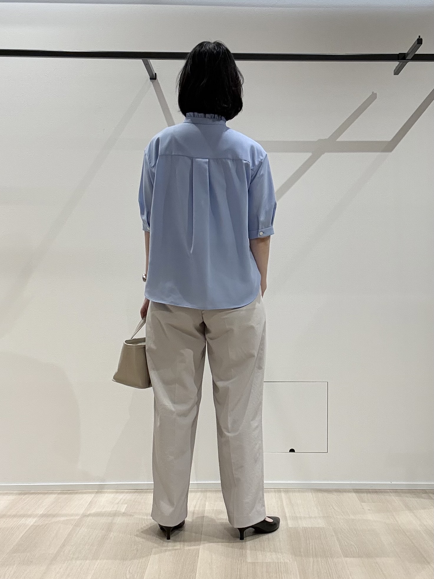 yさんの「UNTITLED｜【接触冷感/通気性/洗える】スタンドカラーフリルブラウス」を使ったコーディネート