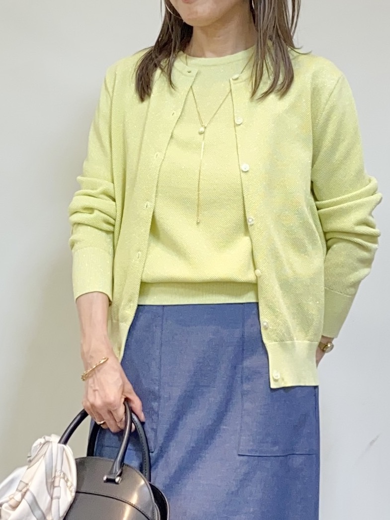 tomoさんの「UNTITLED｜【アンサンブル可】ラメ混クルーネックカーディガン」を使ったコーディネート