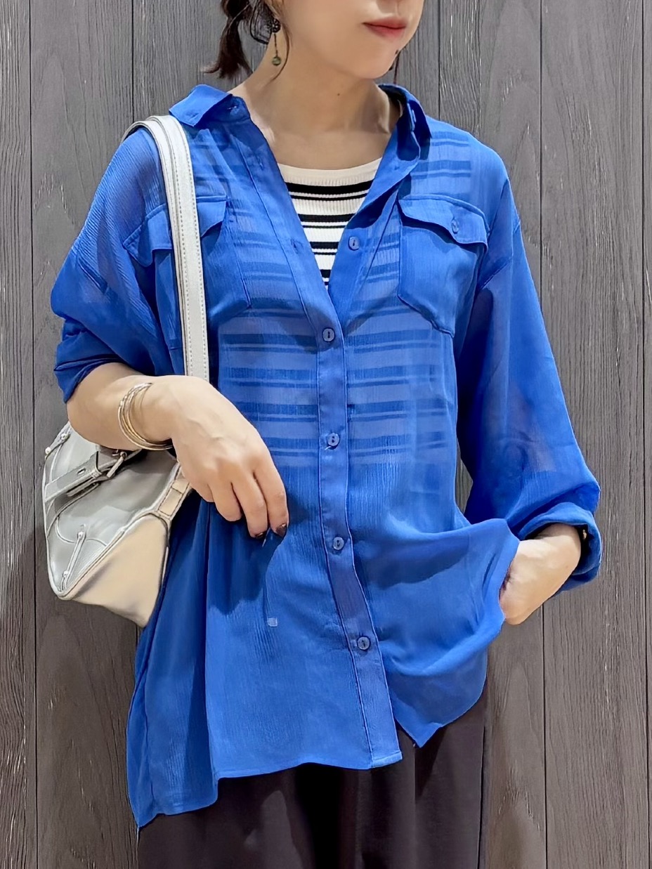 meiさんの「SHOO･LA･RUE｜【洗濯機可】ダブルポケット 楊柳しぼしぼシアーシャツ」を使ったコーディネート