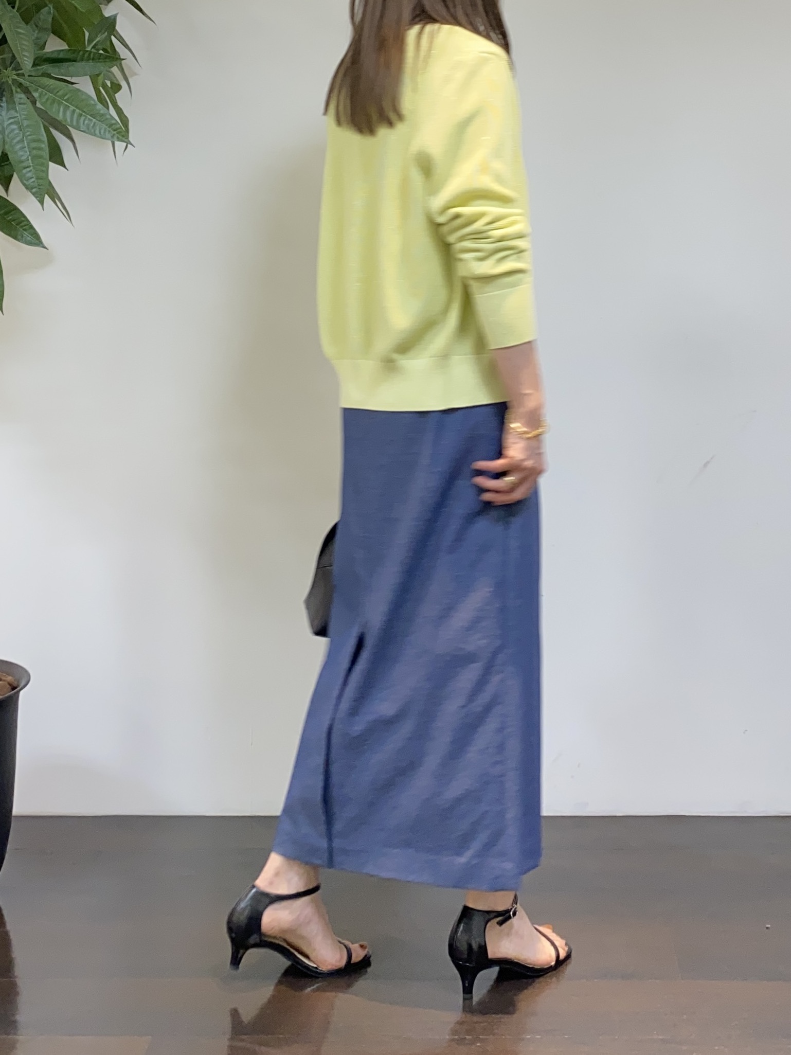 tomoさんの「UNTITLED｜【アンサンブル可】ラメ混クルーネックカーディガン」を使ったコーディネート