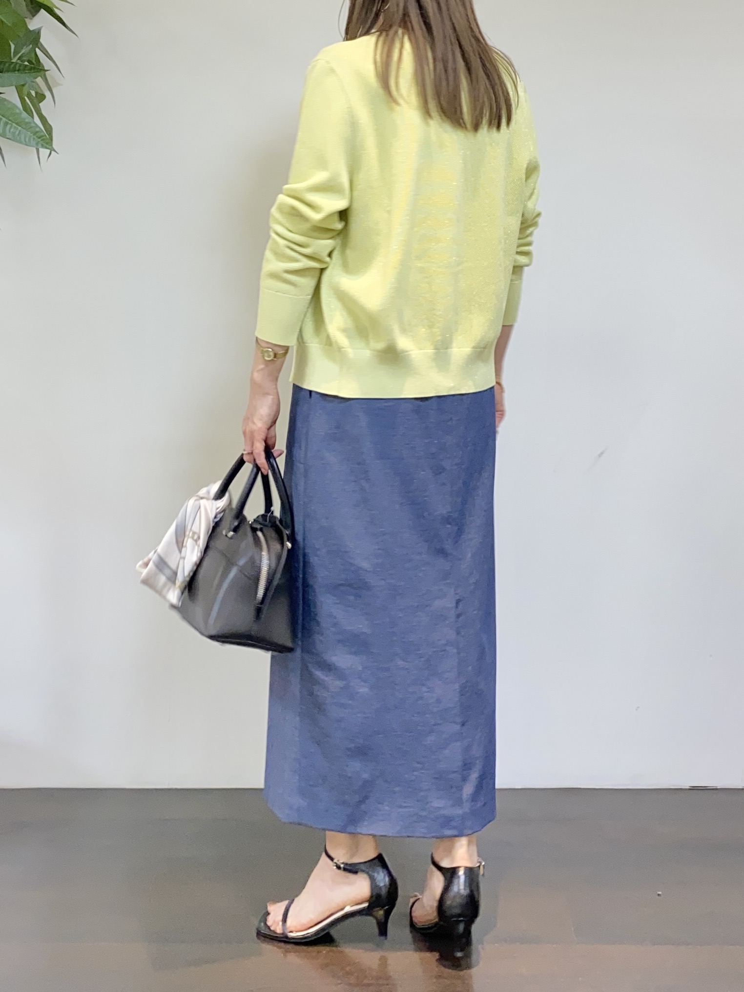 tomoさんの「UNTITLED｜【アンサンブル可】ラメ混クルーネックカーディガン」を使ったコーディネート