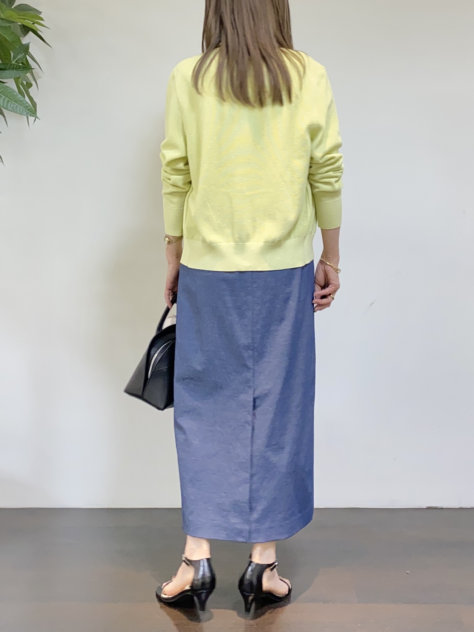 tomoさんの「UNTITLED｜【アンサンブル可】ラメ混クルーネックカーディガン」を使ったコーディネート