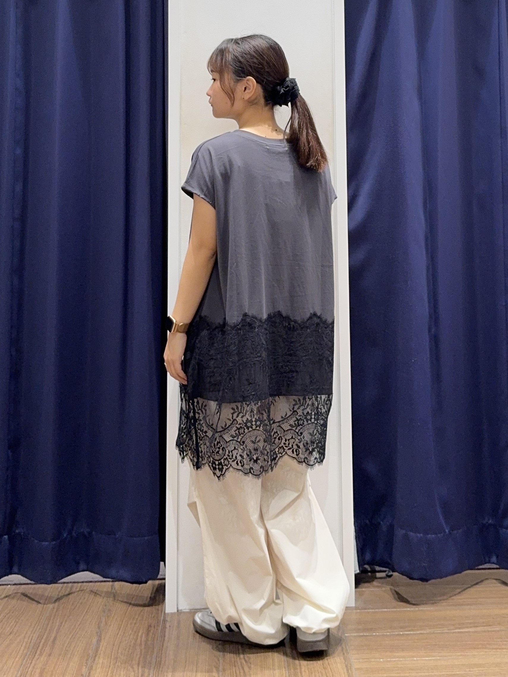 cherryさんの「THE SHOP TK｜レース切替 ロングTシャツ」を使ったコーディネート