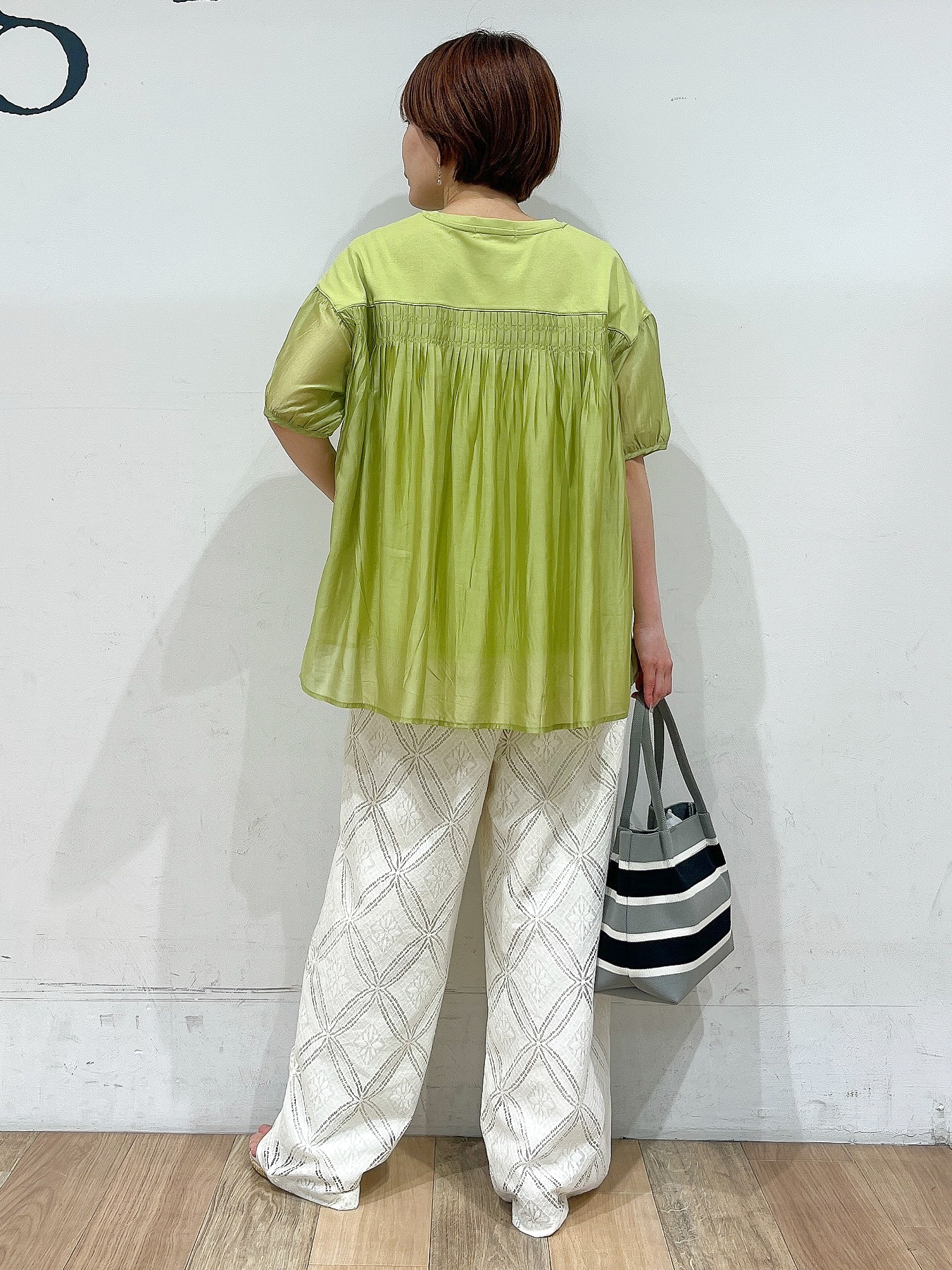 山さんさんの「grove｜【貴島明日香さん着用/UVカット】体型カバー叶う、バックプリーツTシャツ」を使ったコーディネート