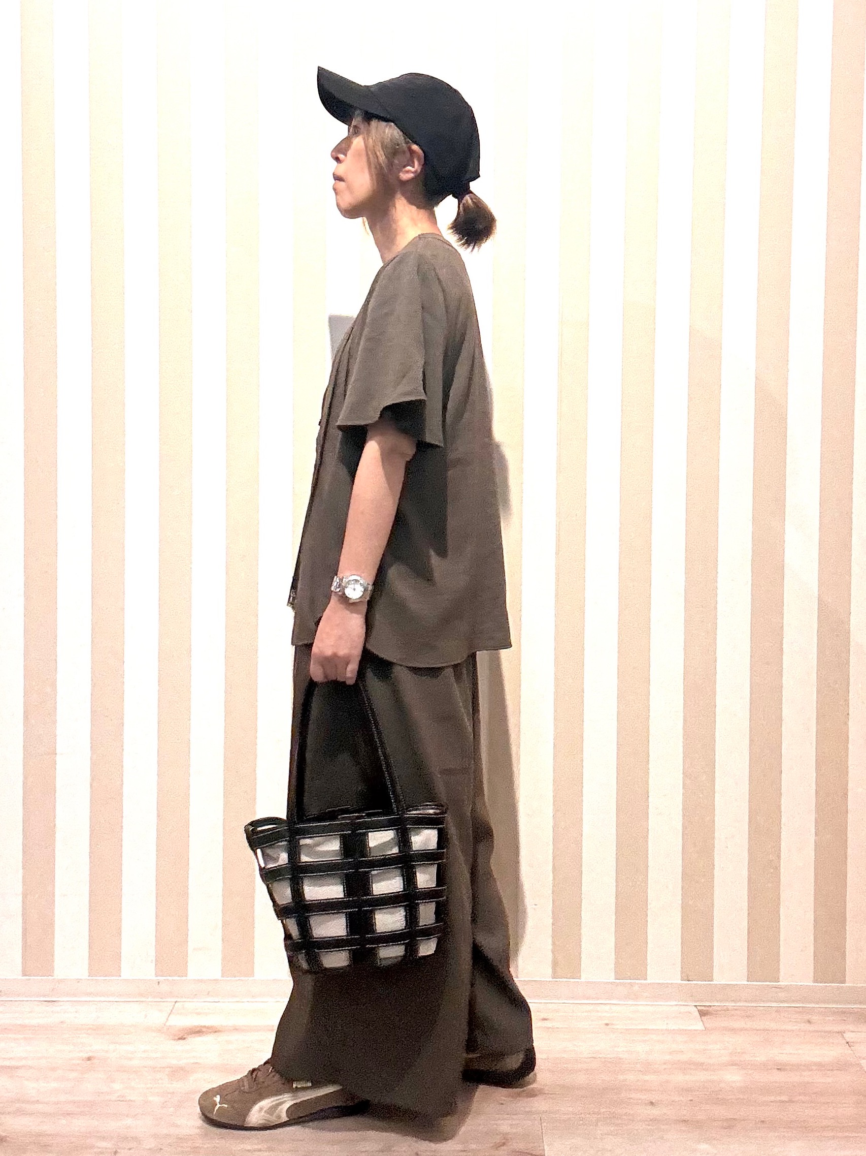pieceさんの「SHOO･LA･RUE｜【セットアップ可/洗濯機可】サラっと着られる 麻調Ⅴネックタックブラウス」を使ったコーディネート