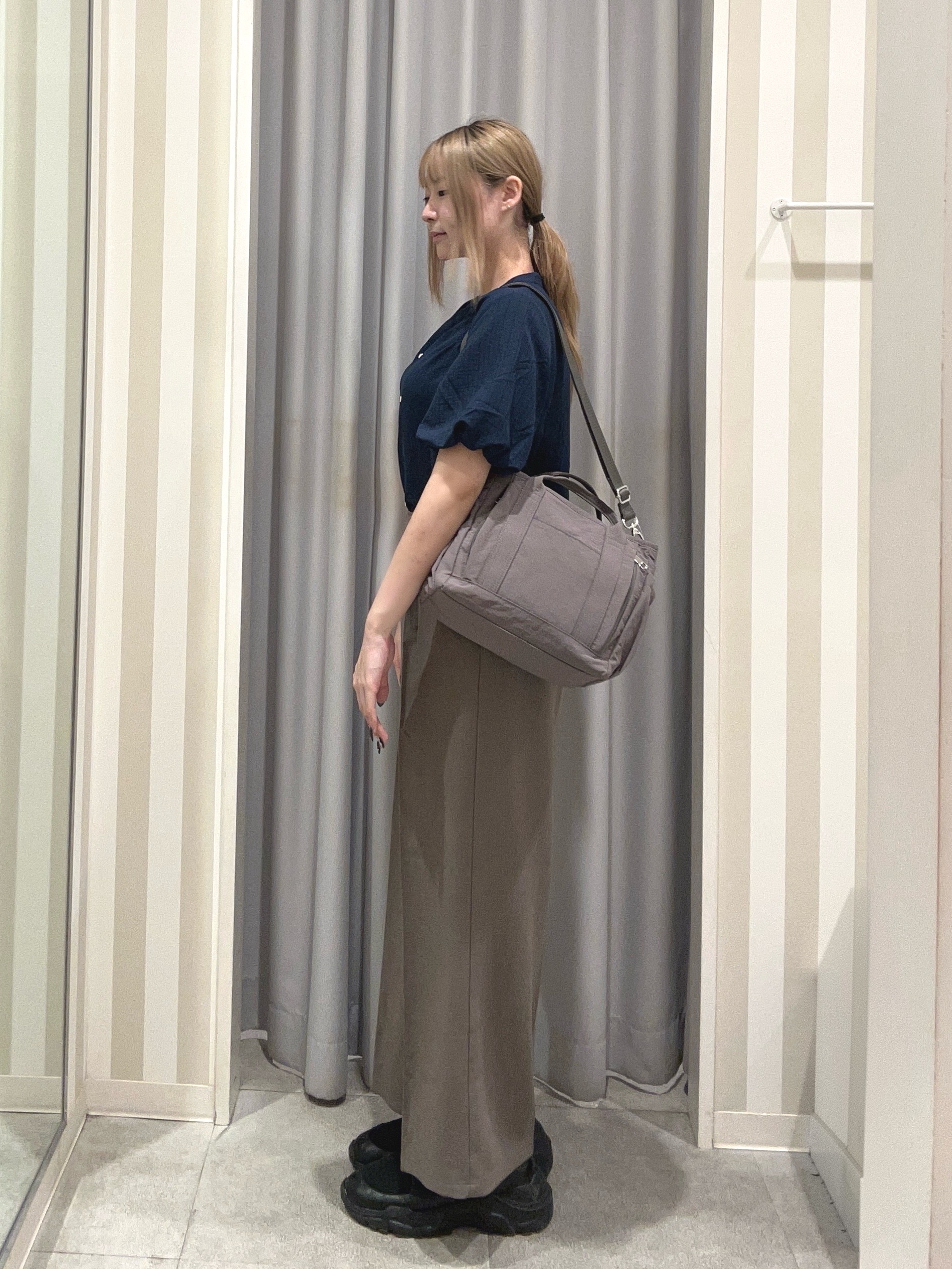 美空さんの「SHOO･LA･RUE｜【S-LL/洗濯機可】バルーンスリーブ　キーネックブラウス」を使ったコーディネート
