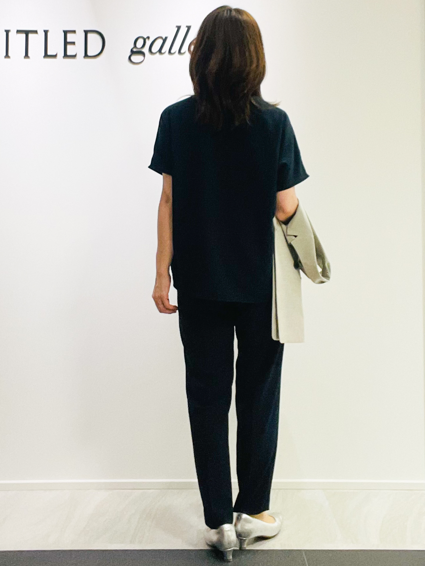 めいさんの「UNTITLED｜【UV/接触冷感/セットアップ可】リラクシーキーVネックブラウス」を使ったコーディネート