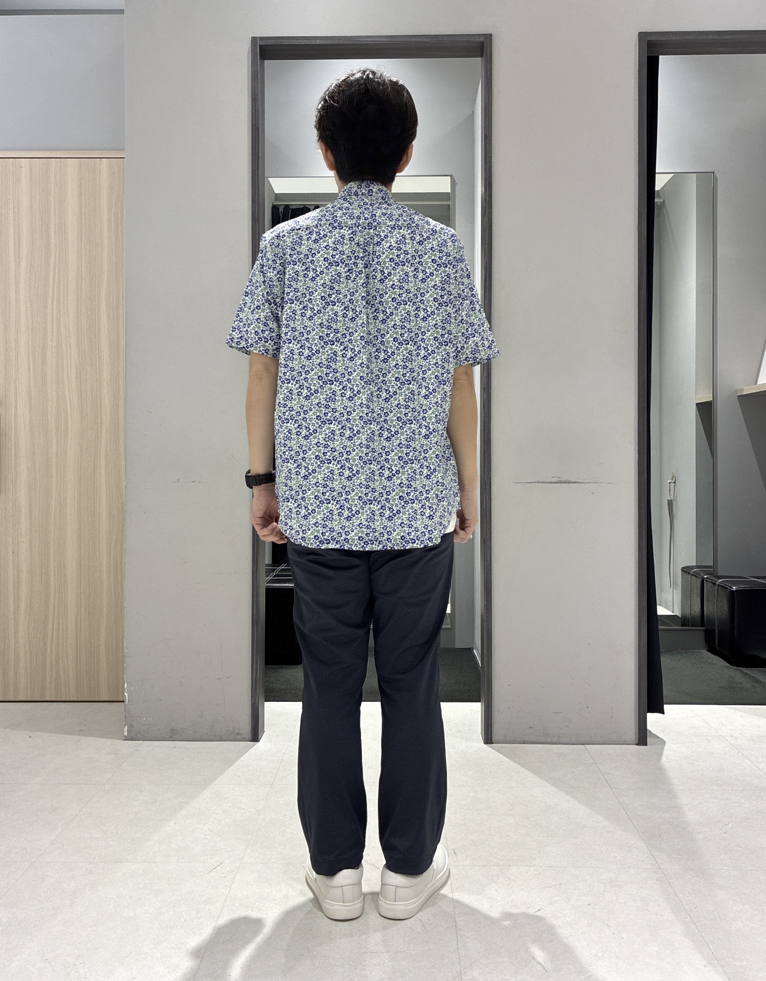 わいずみさんの「TAKEO KIKUCHI｜リップル小花シャツ」を使ったコーディネート