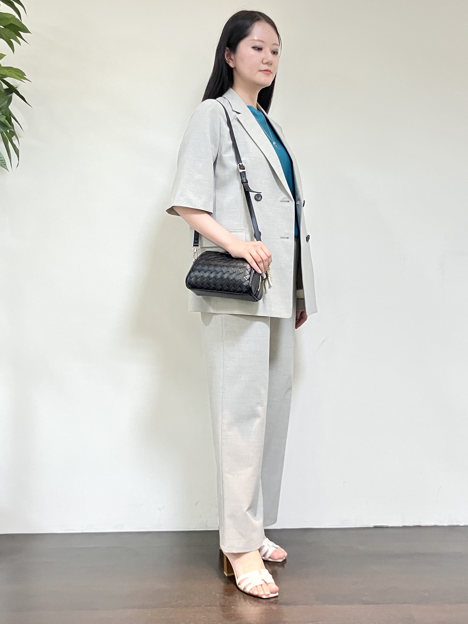 カレンさんの「UNTITLED｜【シワになりにくい/セットアップ可/接触冷感】ハーフスリーブジャケット」を使ったコーディネート