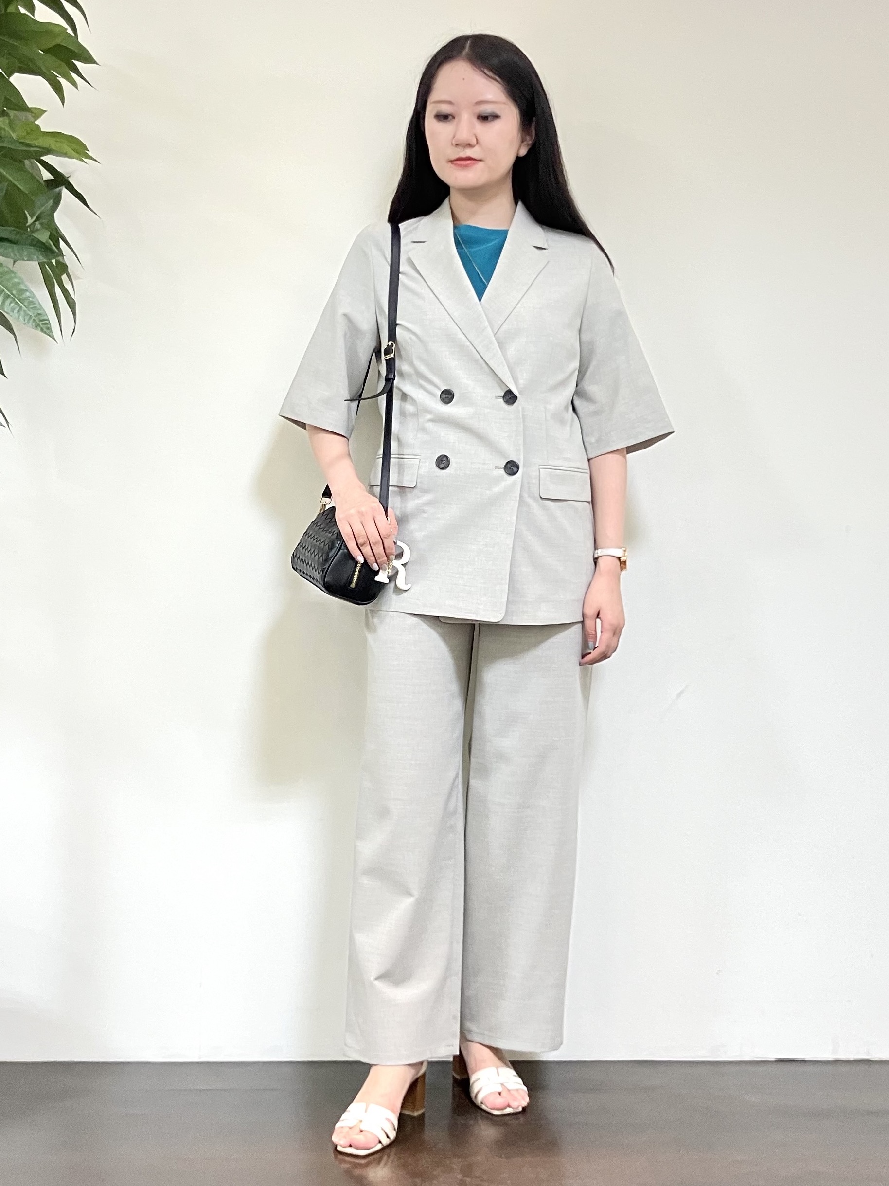 カレンさんの「UNTITLED｜【シワになりにくい/セットアップ可/接触冷感】ハーフスリーブジャケット」を使ったコーディネート