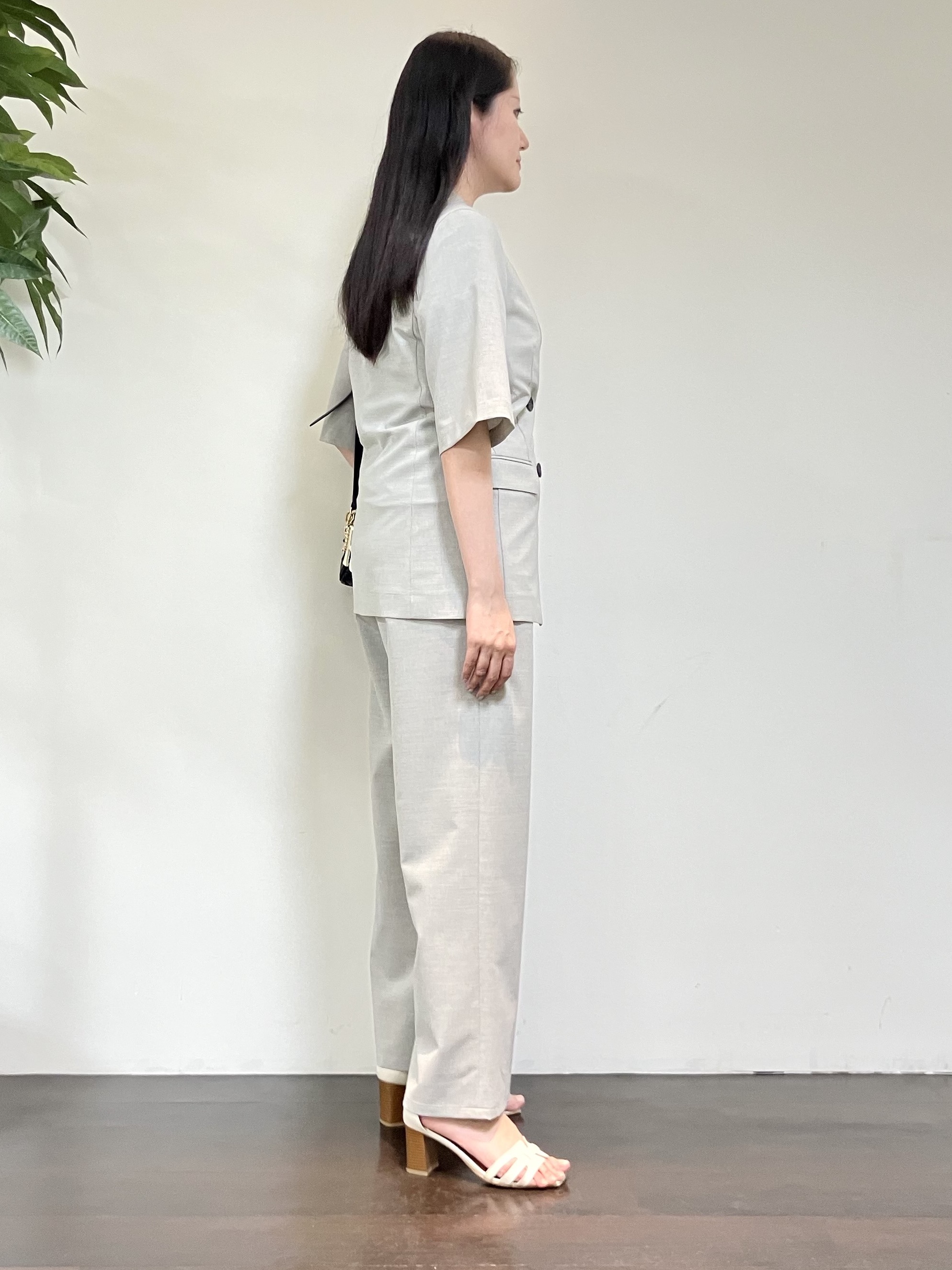 カレンさんの「UNTITLED｜【シワになりにくい/セットアップ可/接触冷感】ハーフスリーブジャケット」を使ったコーディネート