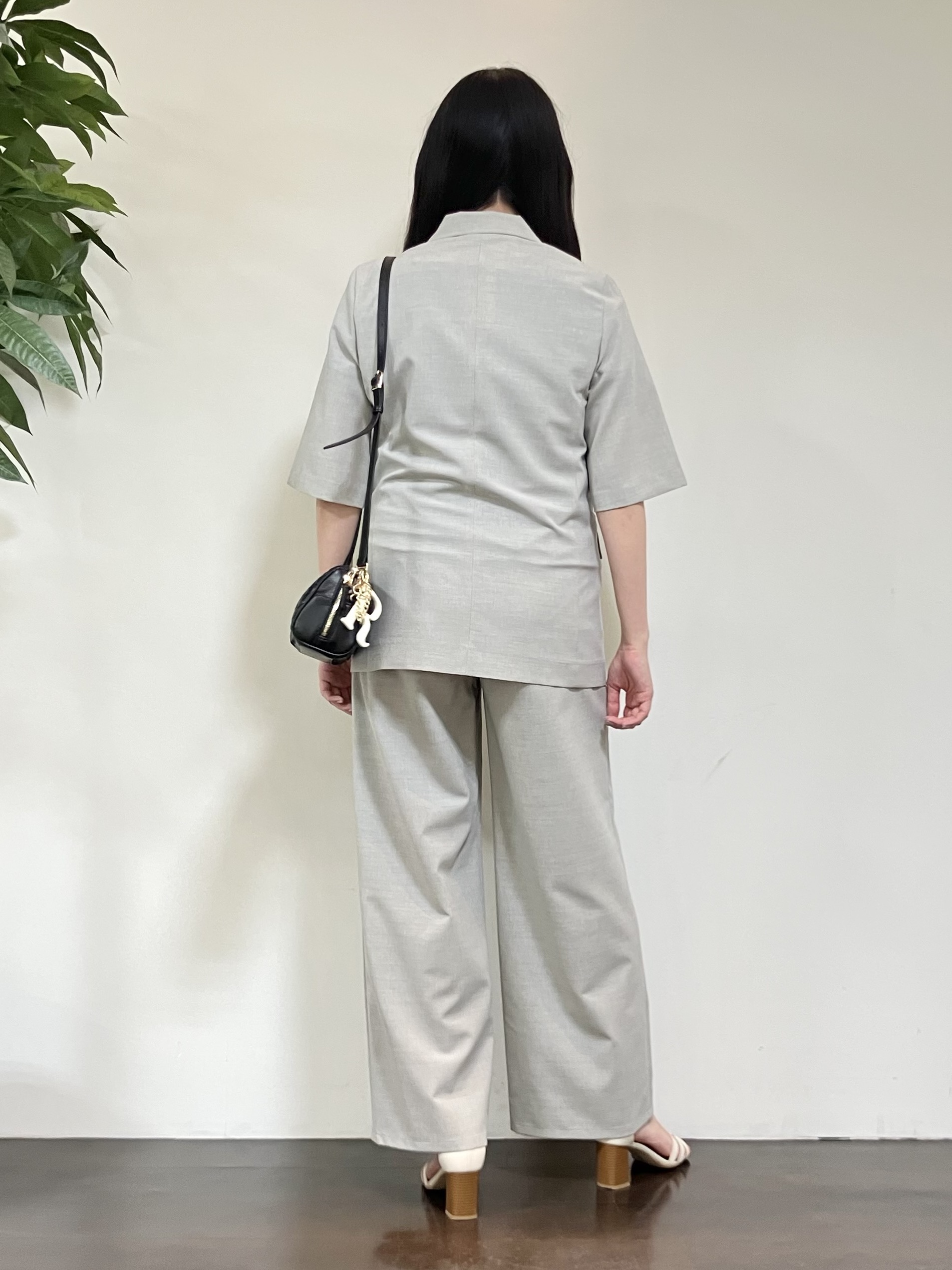 カレンさんの「UNTITLED｜【シワになりにくい/セットアップ可/接触冷感】ハーフスリーブジャケット」を使ったコーディネート