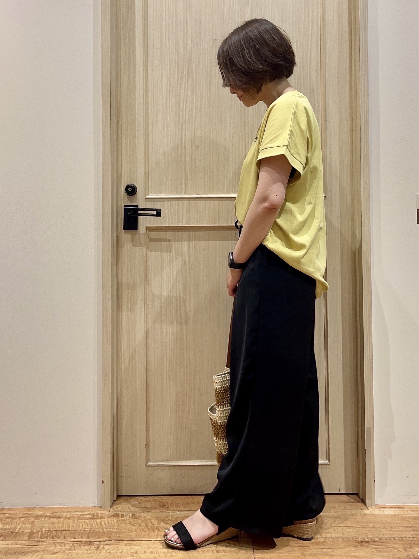 fukuiさんの「SHOO･LA･RUE｜【汗じみ防止/ひんやり/S-LL】インせず着られる 刺繍ロゴTシャツ」を使ったコーディネート