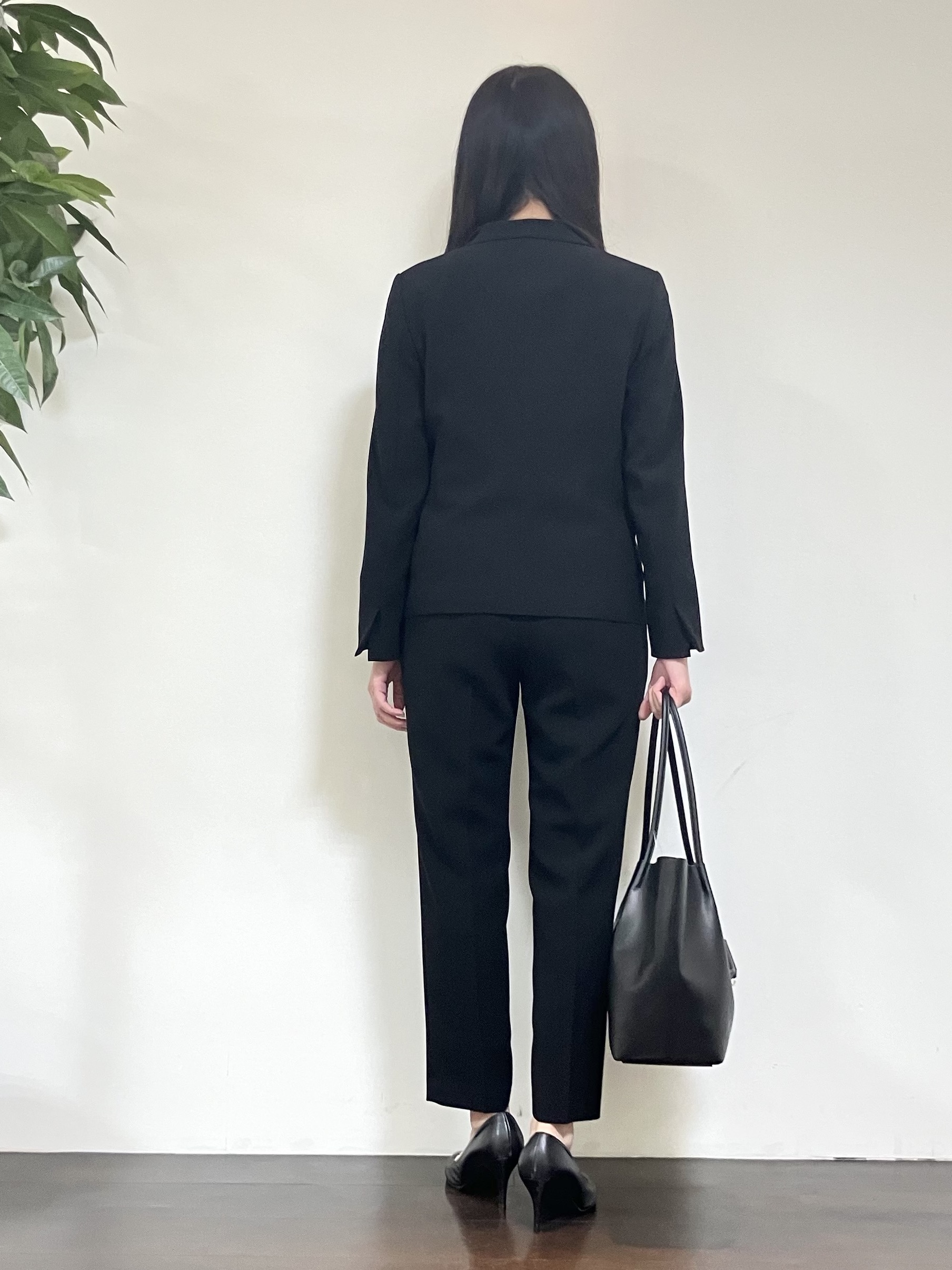 カレンさんの「UNTITLED｜スプリットレザートート」を使ったコーディネート