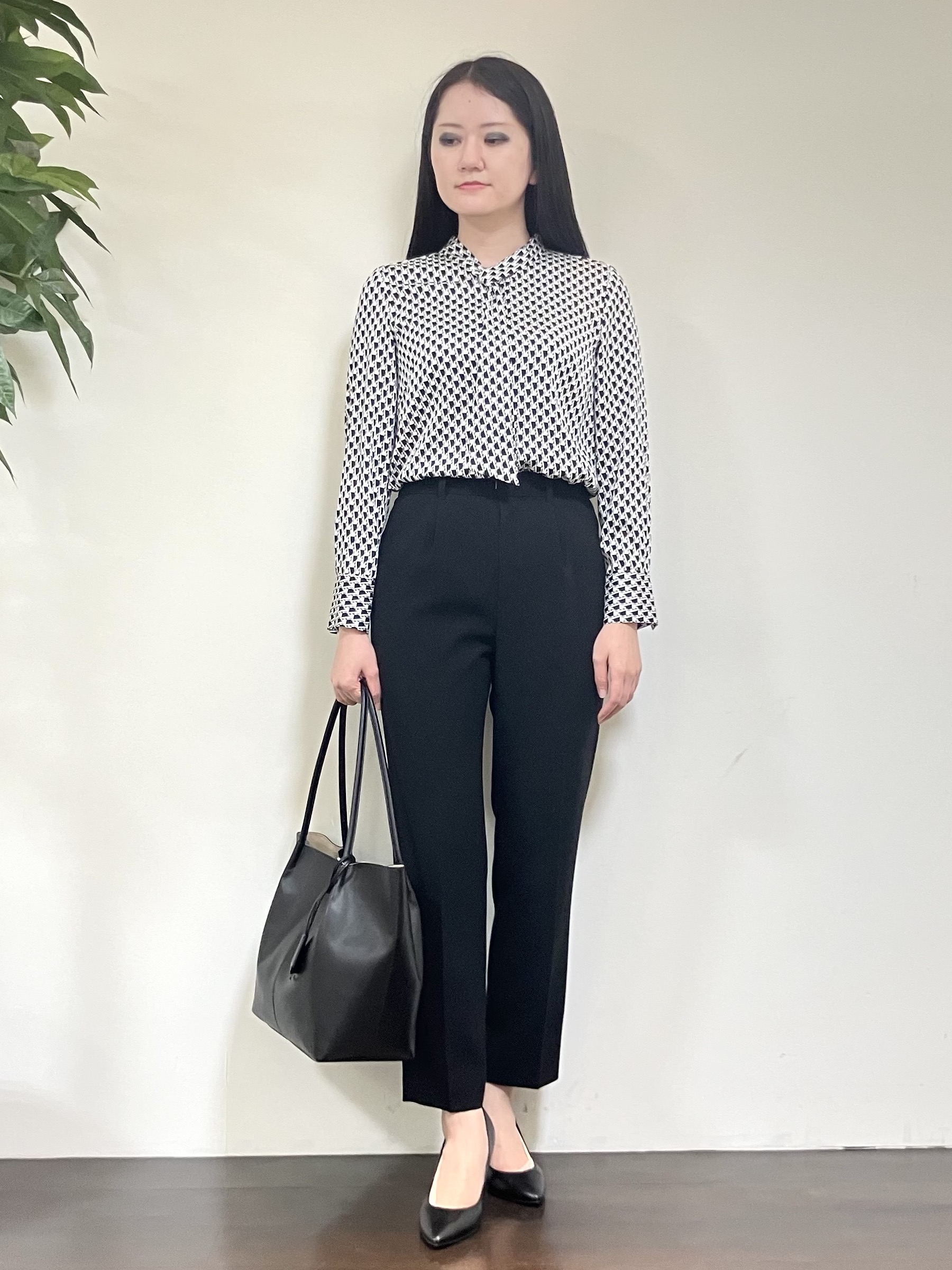 カレンさんの「UNTITLED｜スプリットレザートート」を使ったコーディネート