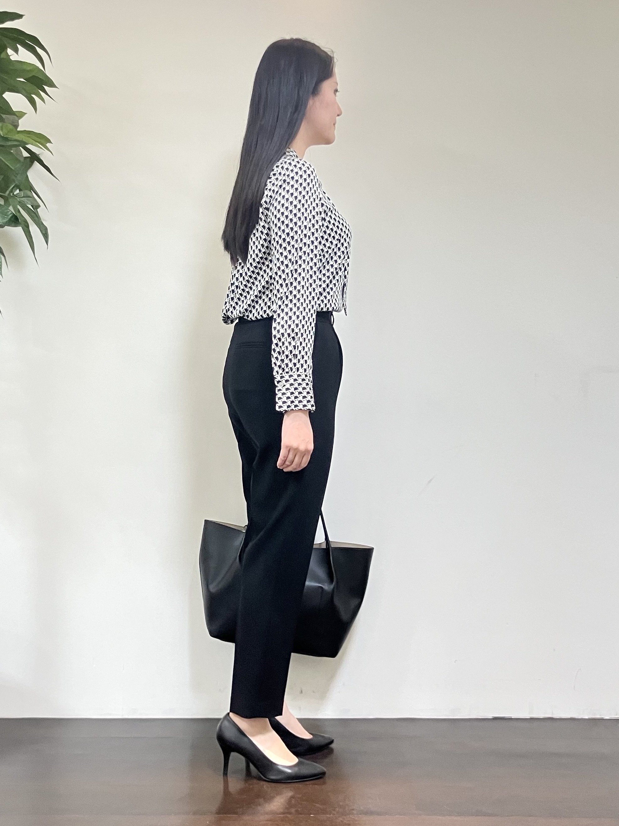 カレンさんの「UNTITLED｜スプリットレザートート」を使ったコーディネート